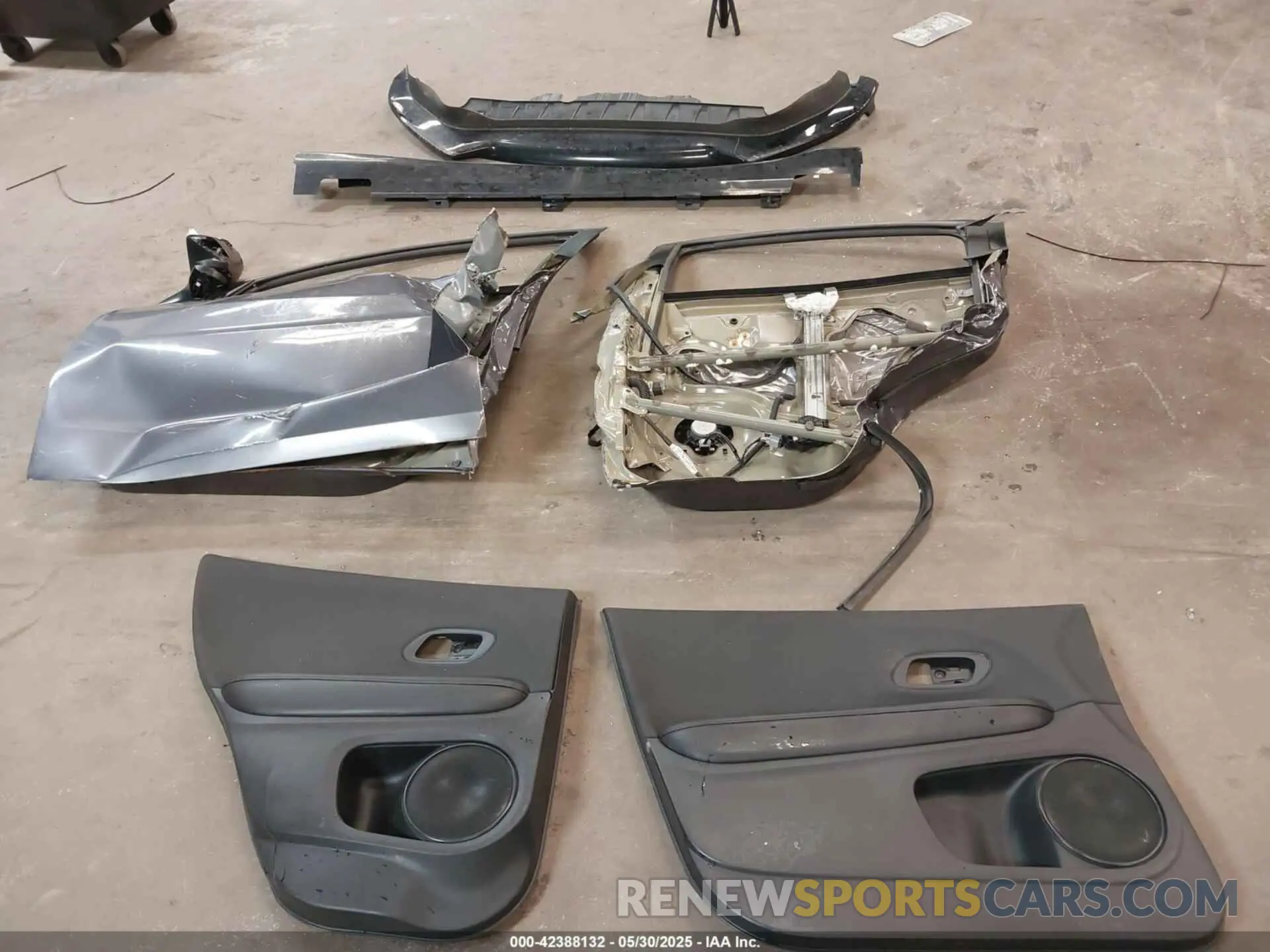 12 Photograph of a damaged car 3CZRU6H18LG700869 HONDA HR-V 2020