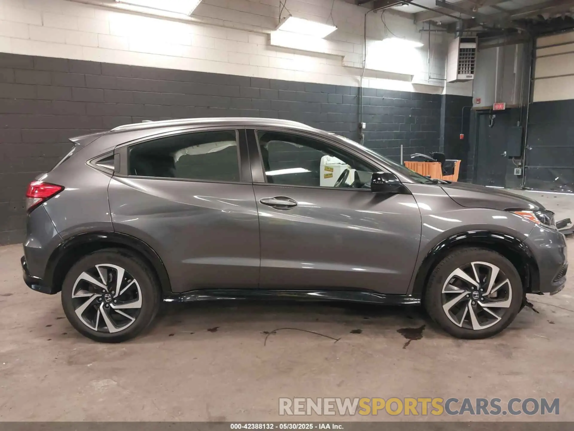 14 Photograph of a damaged car 3CZRU6H18LG700869 HONDA HR-V 2020