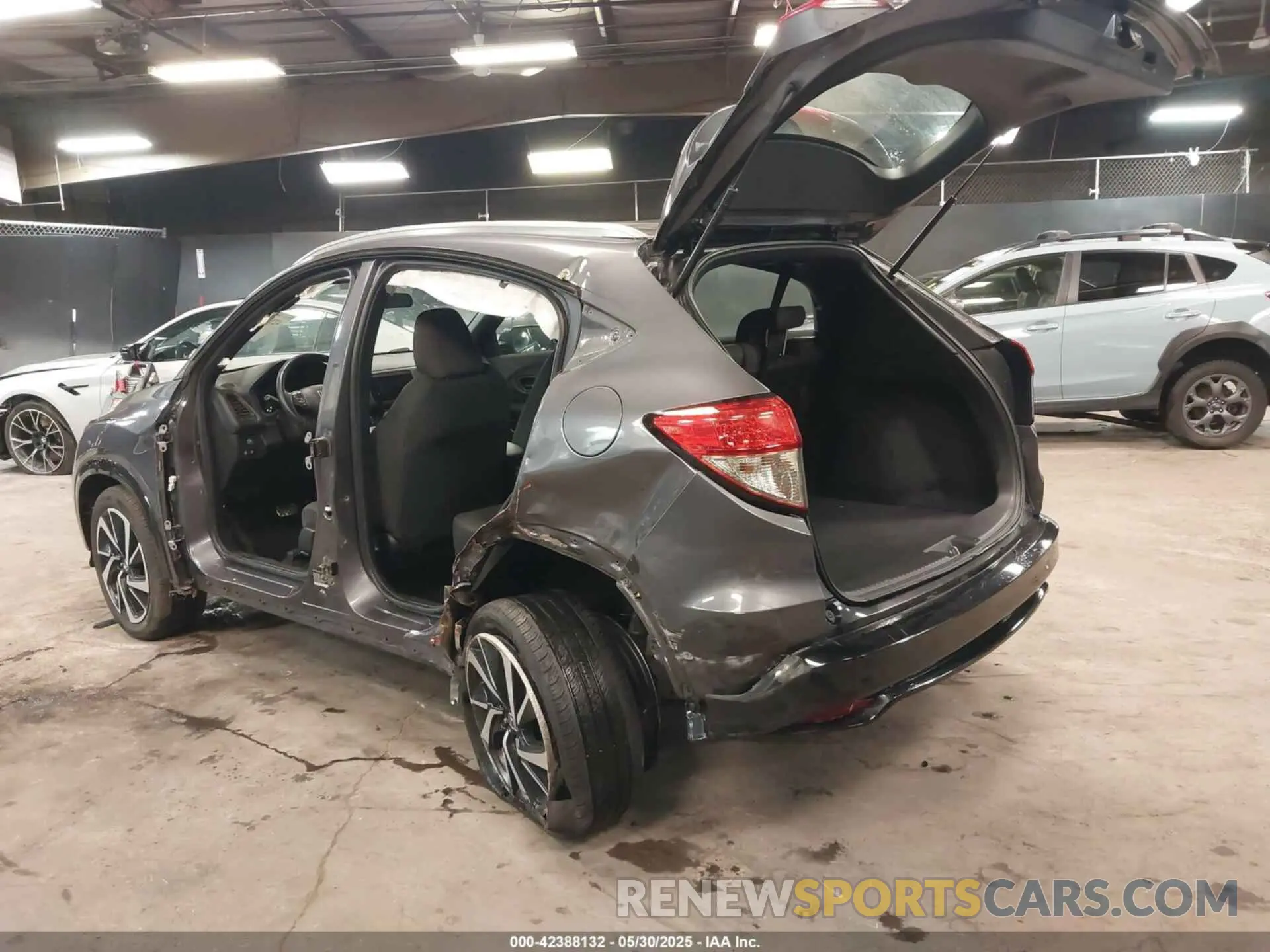 3 Photograph of a damaged car 3CZRU6H18LG700869 HONDA HR-V 2020