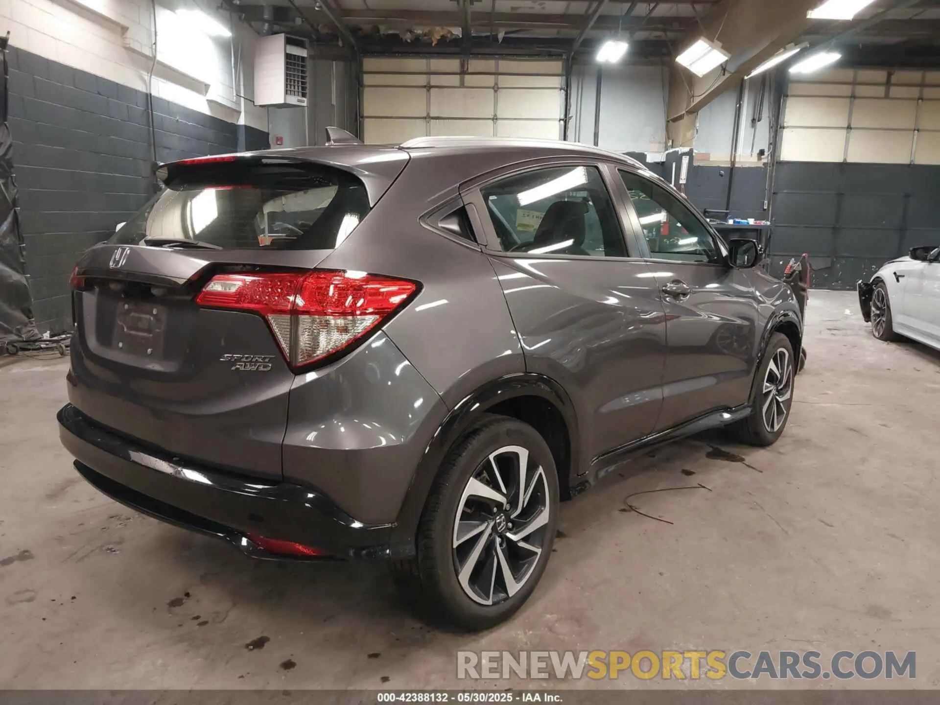 4 Photograph of a damaged car 3CZRU6H18LG700869 HONDA HR-V 2020