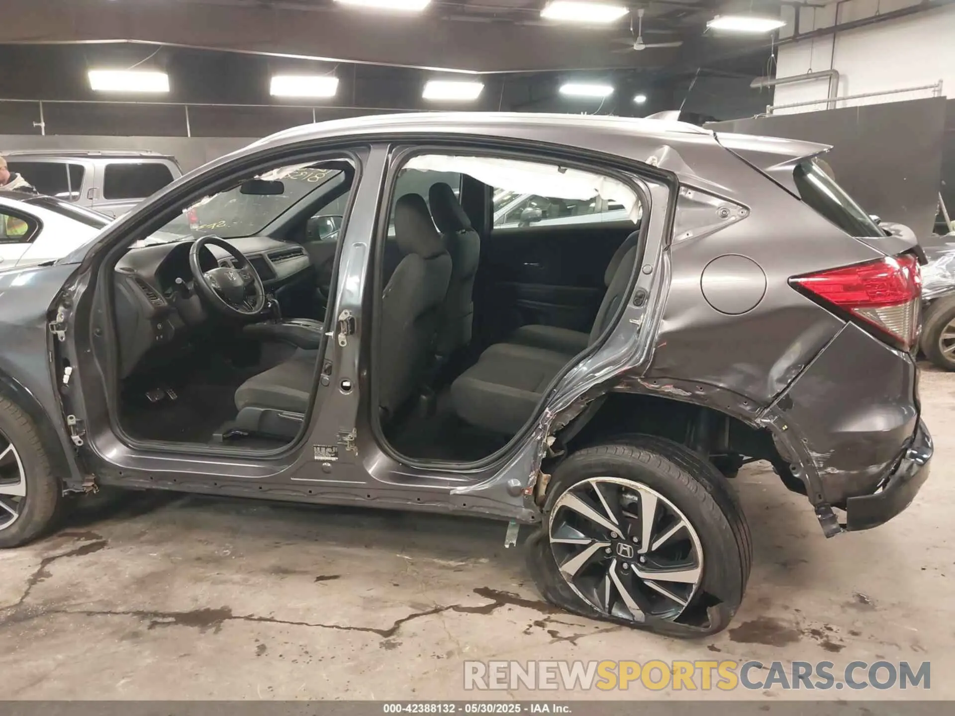 6 Photograph of a damaged car 3CZRU6H18LG700869 HONDA HR-V 2020