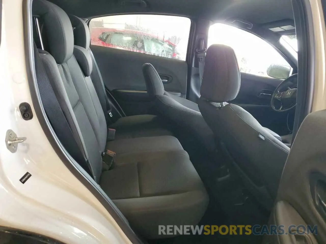 11 Photograph of a damaged car 3CZRU6H18LM701330 HONDA HR-V 2020