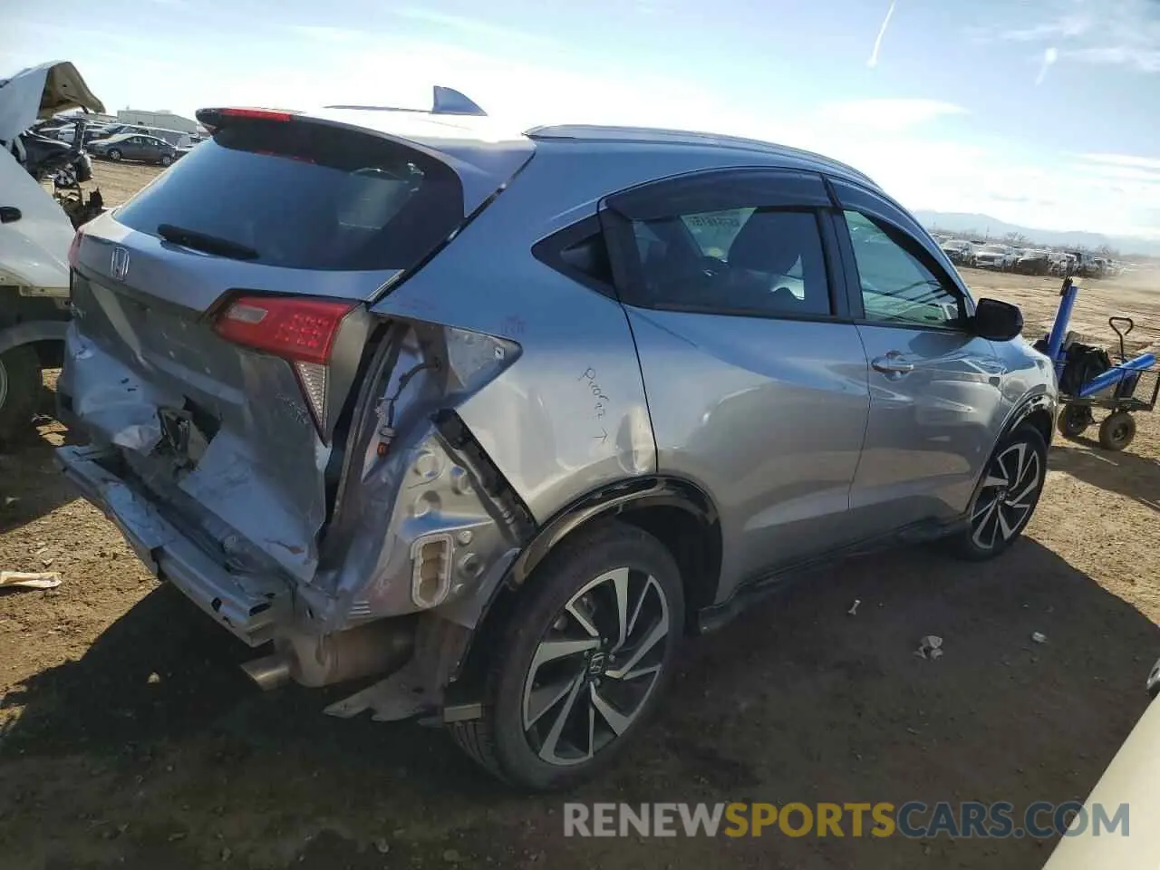 3 Photograph of a damaged car 3CZRU6H19LM713504 HONDA HR-V 2020