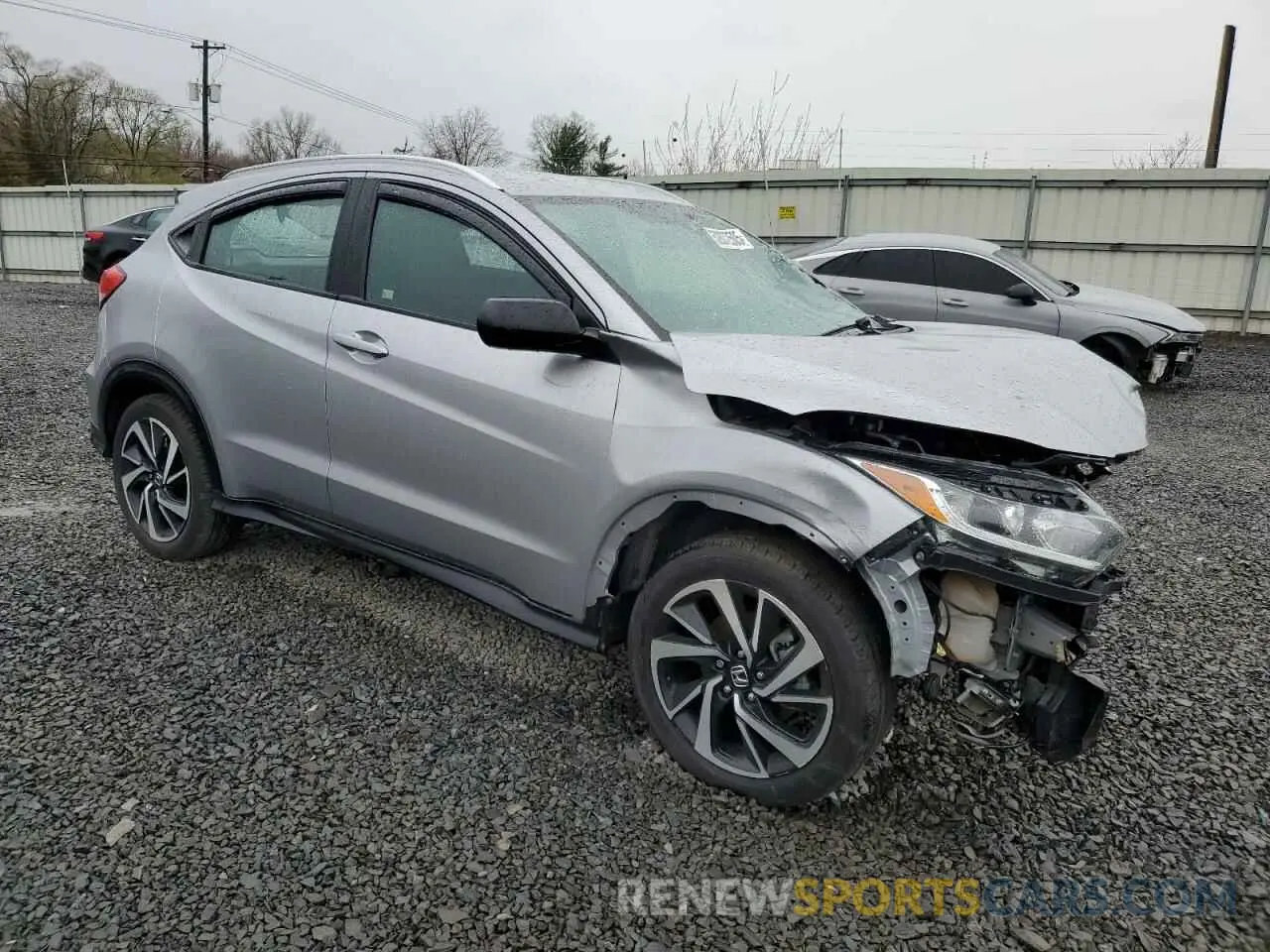 4 Photograph of a damaged car 3CZRU6H1XLM726035 HONDA HR-V 2020
