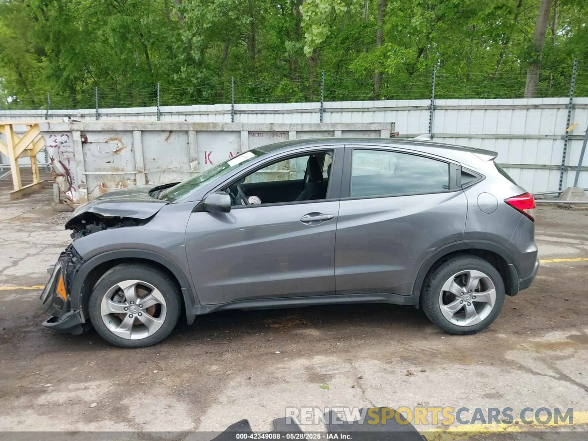 14 Photograph of a damaged car 3CZRU6H30LM711089 HONDA HR-V 2020