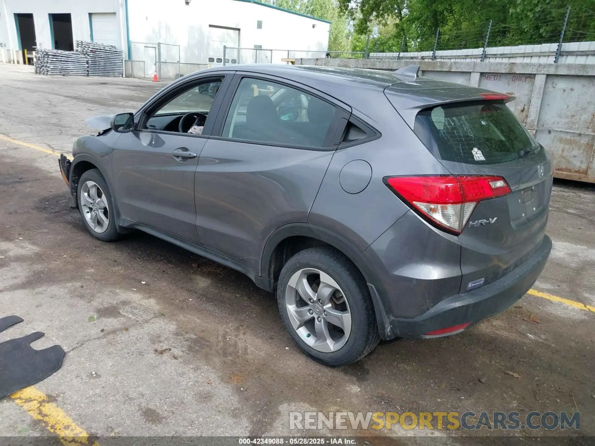 3 Photograph of a damaged car 3CZRU6H30LM711089 HONDA HR-V 2020