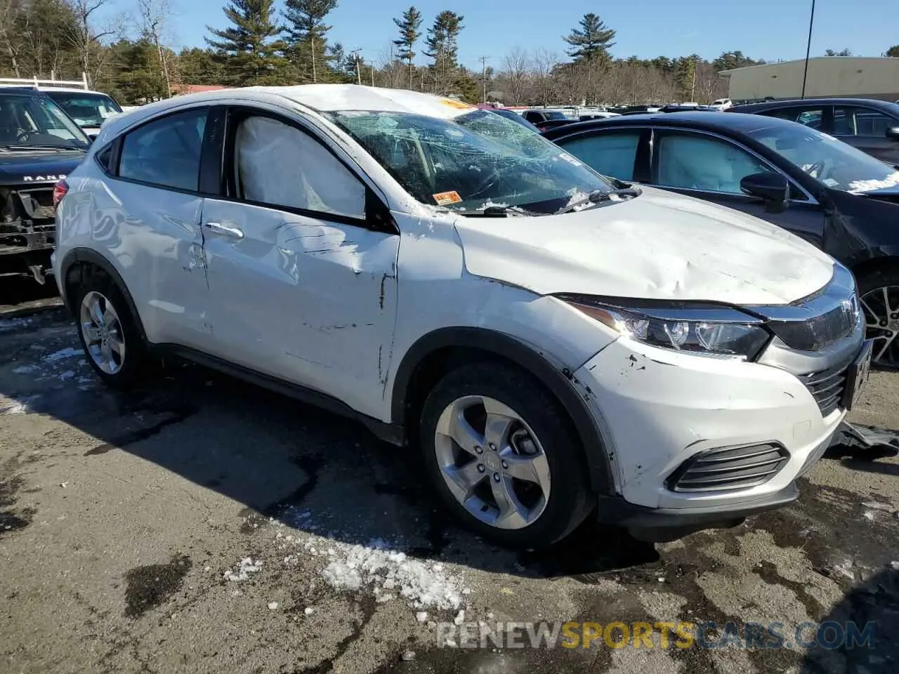4 Photograph of a damaged car 3CZRU6H30LM714705 HONDA HR-V 2020