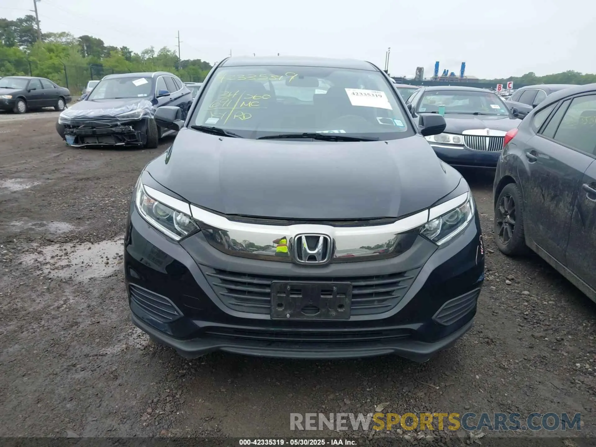 12 Photograph of a damaged car 3CZRU6H30LM721850 HONDA HR-V 2020