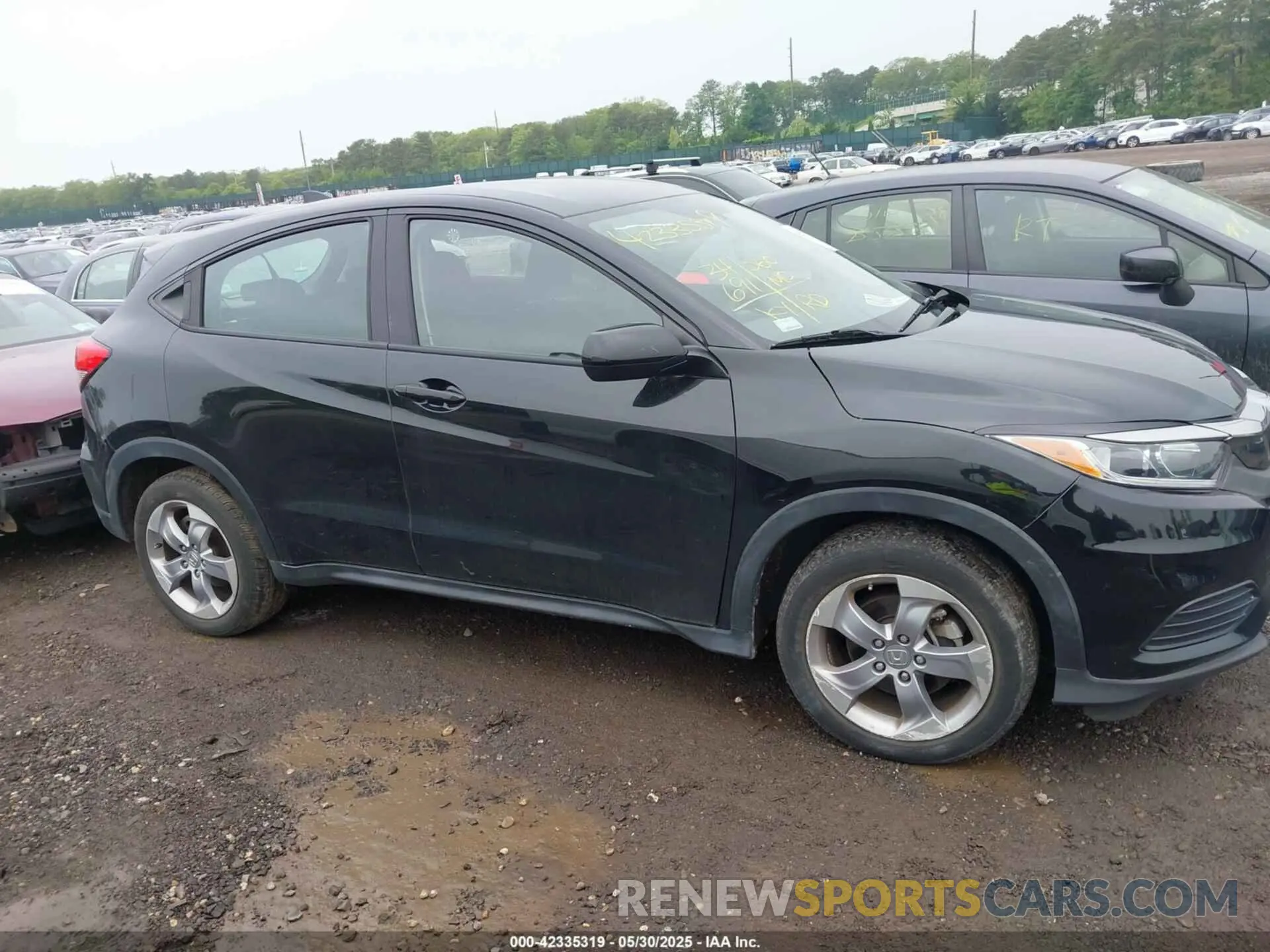 13 Photograph of a damaged car 3CZRU6H30LM721850 HONDA HR-V 2020