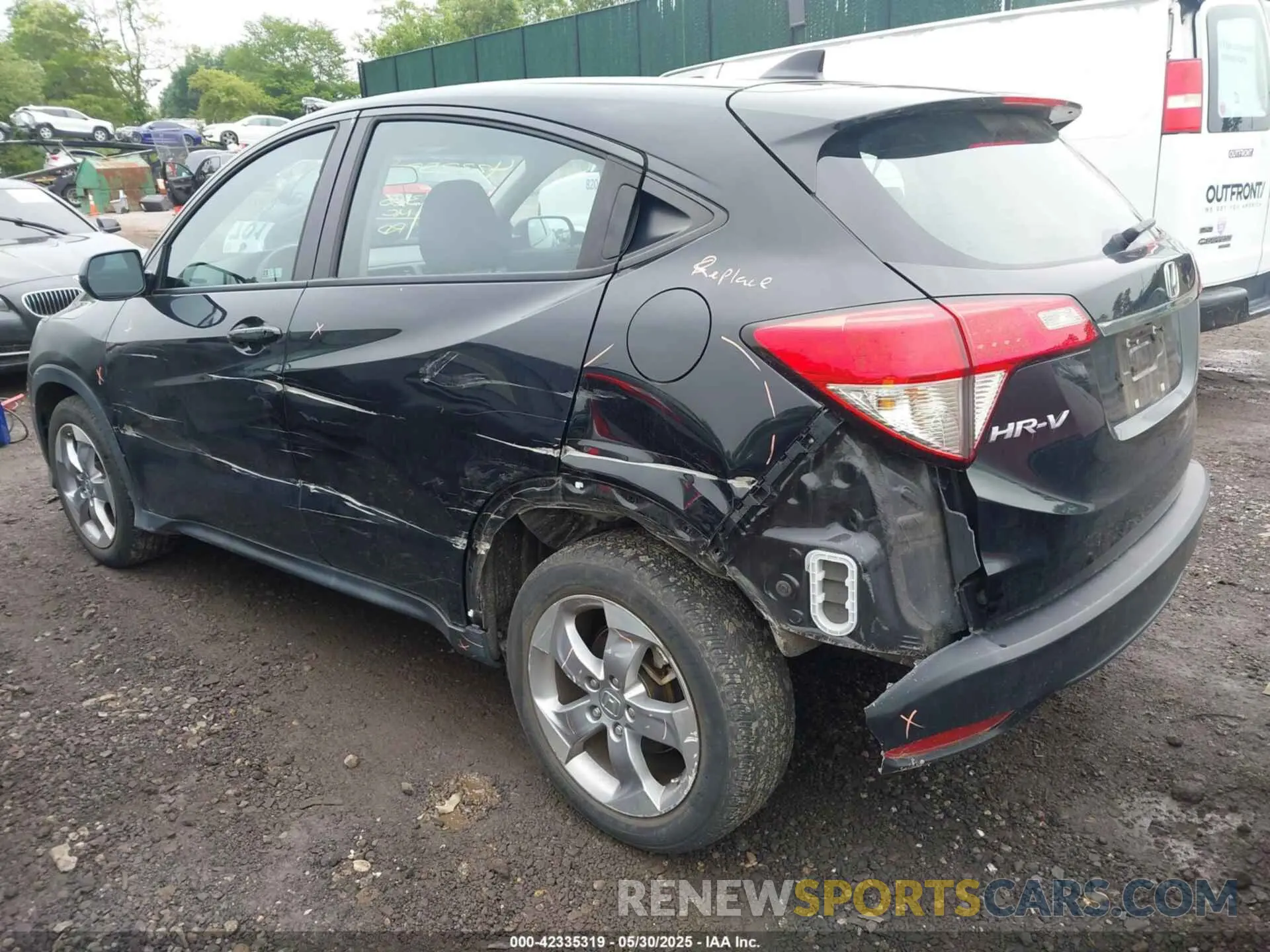 3 Photograph of a damaged car 3CZRU6H30LM721850 HONDA HR-V 2020