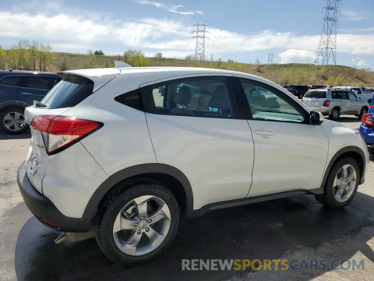 3 Photograph of a damaged car 3CZRU6H31LM703034 HONDA HR-V 2020
