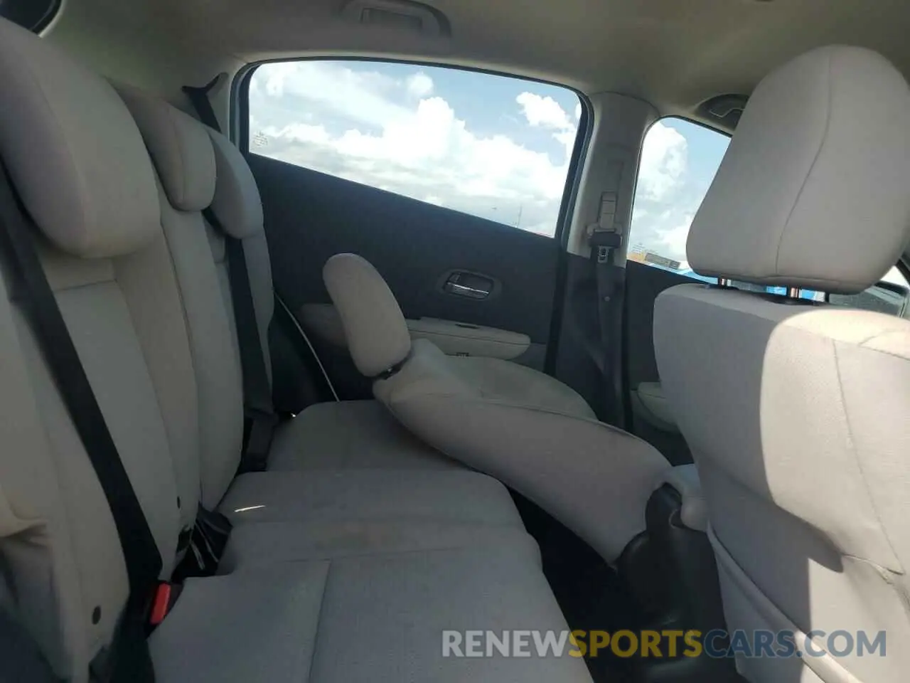 11 Photograph of a damaged car 3CZRU6H31LM714339 HONDA HR-V 2020