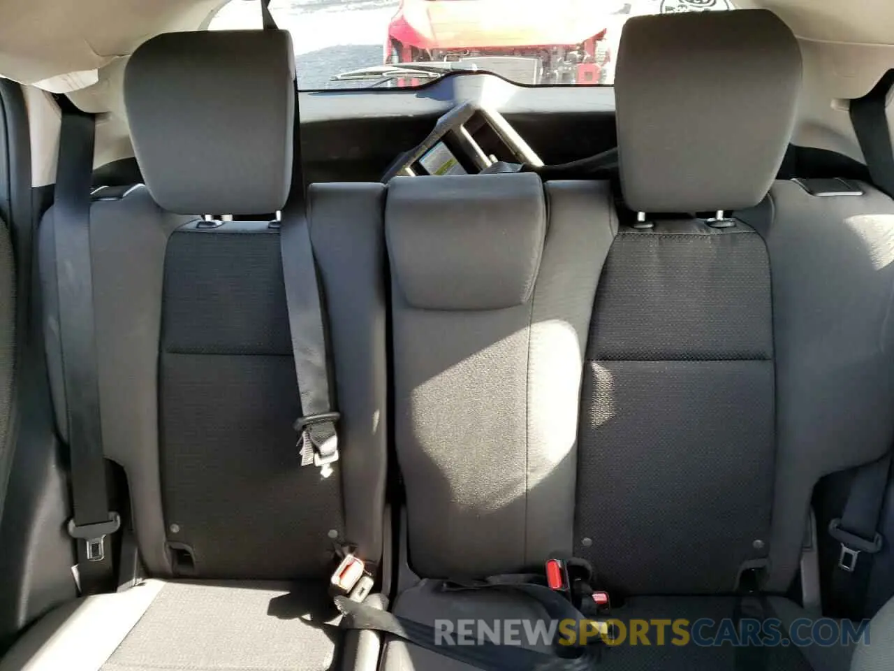 10 Photograph of a damaged car 3CZRU6H32LM105275 HONDA HR-V 2020
