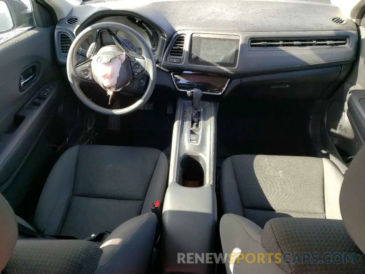 8 Photograph of a damaged car 3CZRU6H32LM105275 HONDA HR-V 2020
