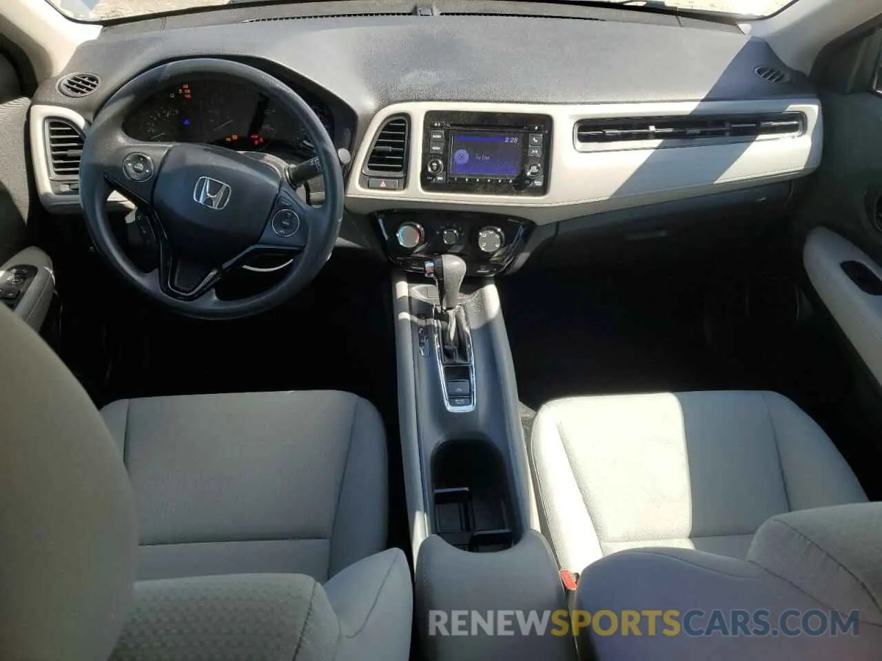 8 Photograph of a damaged car 3CZRU6H32LM716021 HONDA HR-V 2020