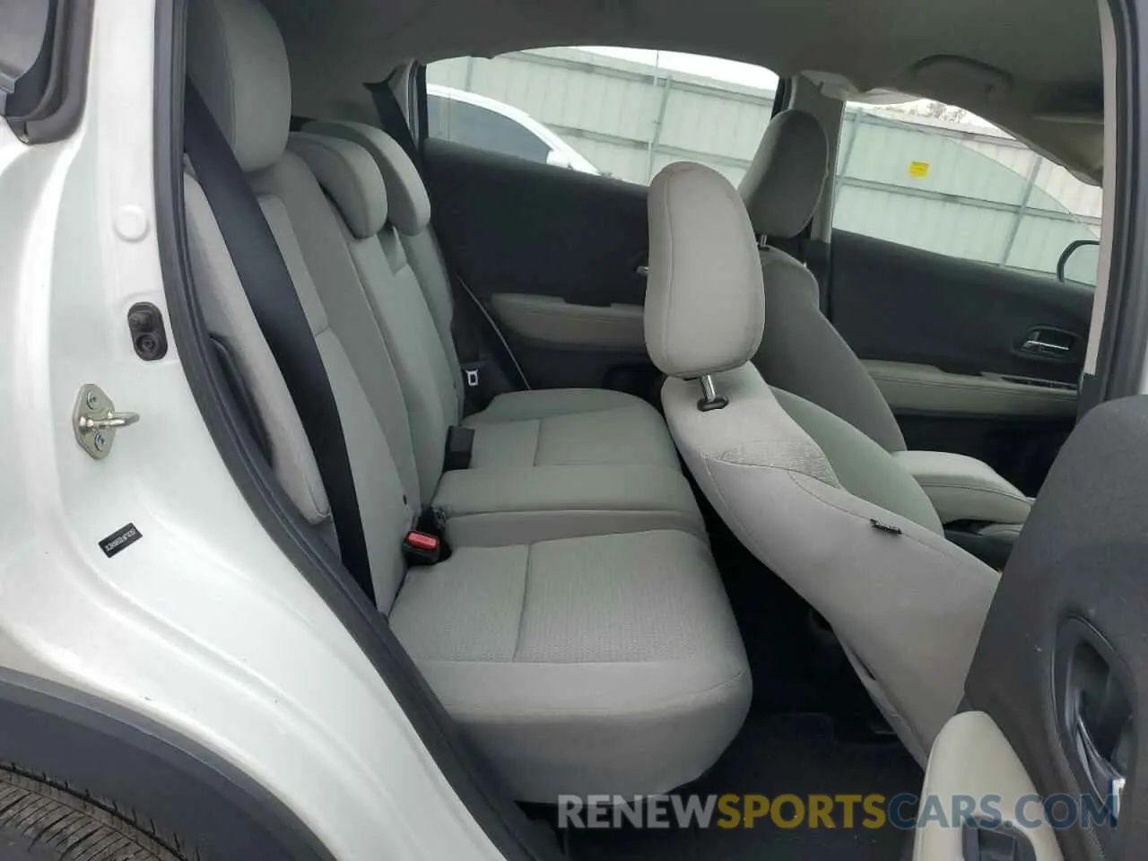 11 Photograph of a damaged car 3CZRU6H32LM716357 HONDA HR-V 2020