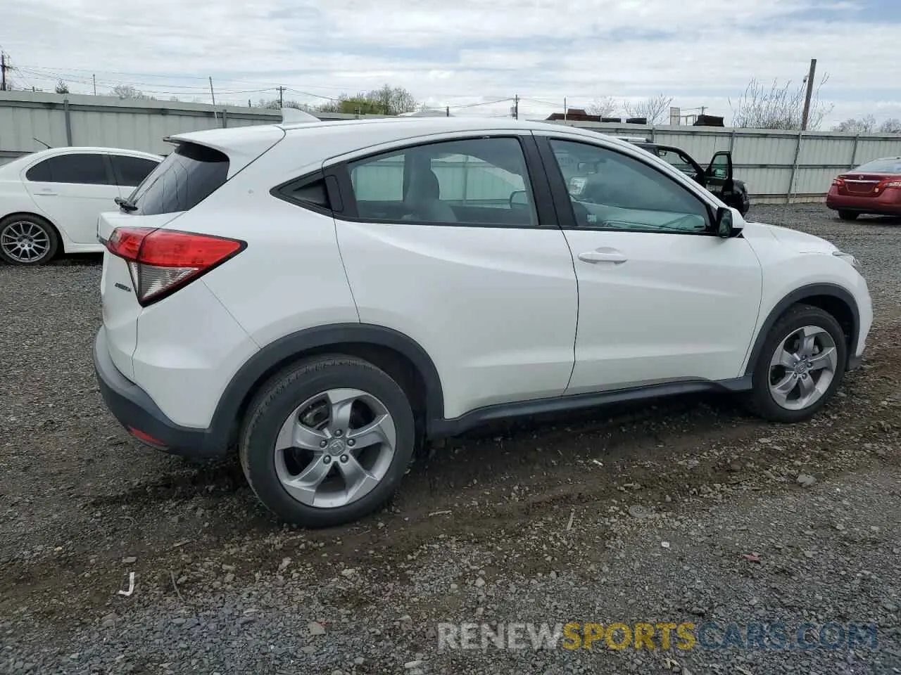 3 Photograph of a damaged car 3CZRU6H32LM716357 HONDA HR-V 2020