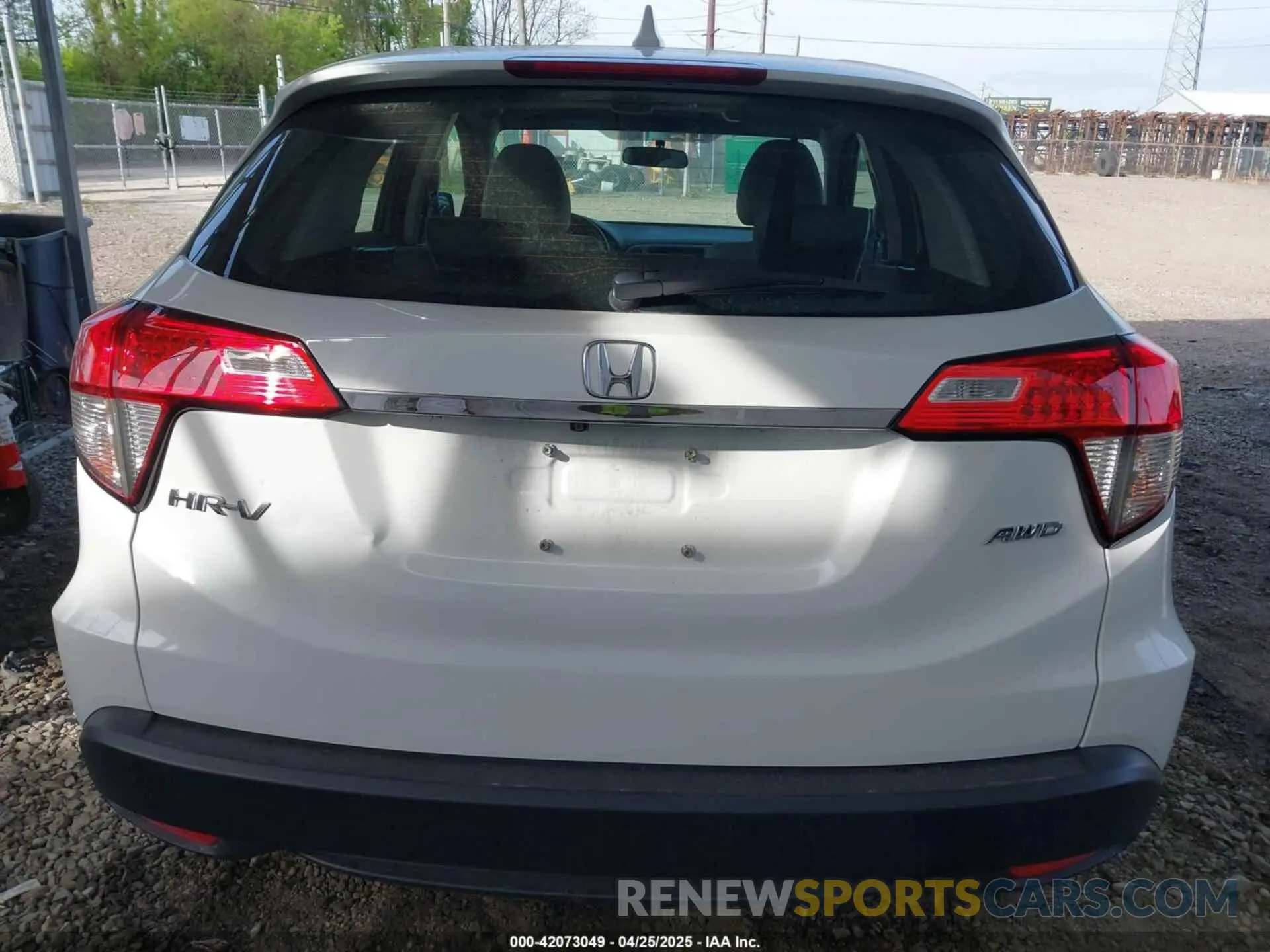 17 Photograph of a damaged car 3CZRU6H32LM717735 HONDA HR-V 2020