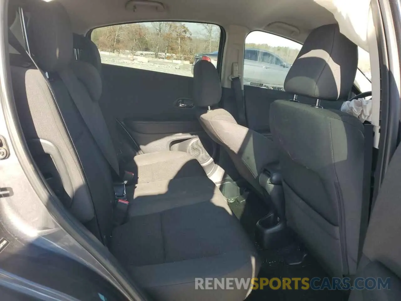 11 Photograph of a damaged car 3CZRU6H34LM731085 HONDA HR-V 2020