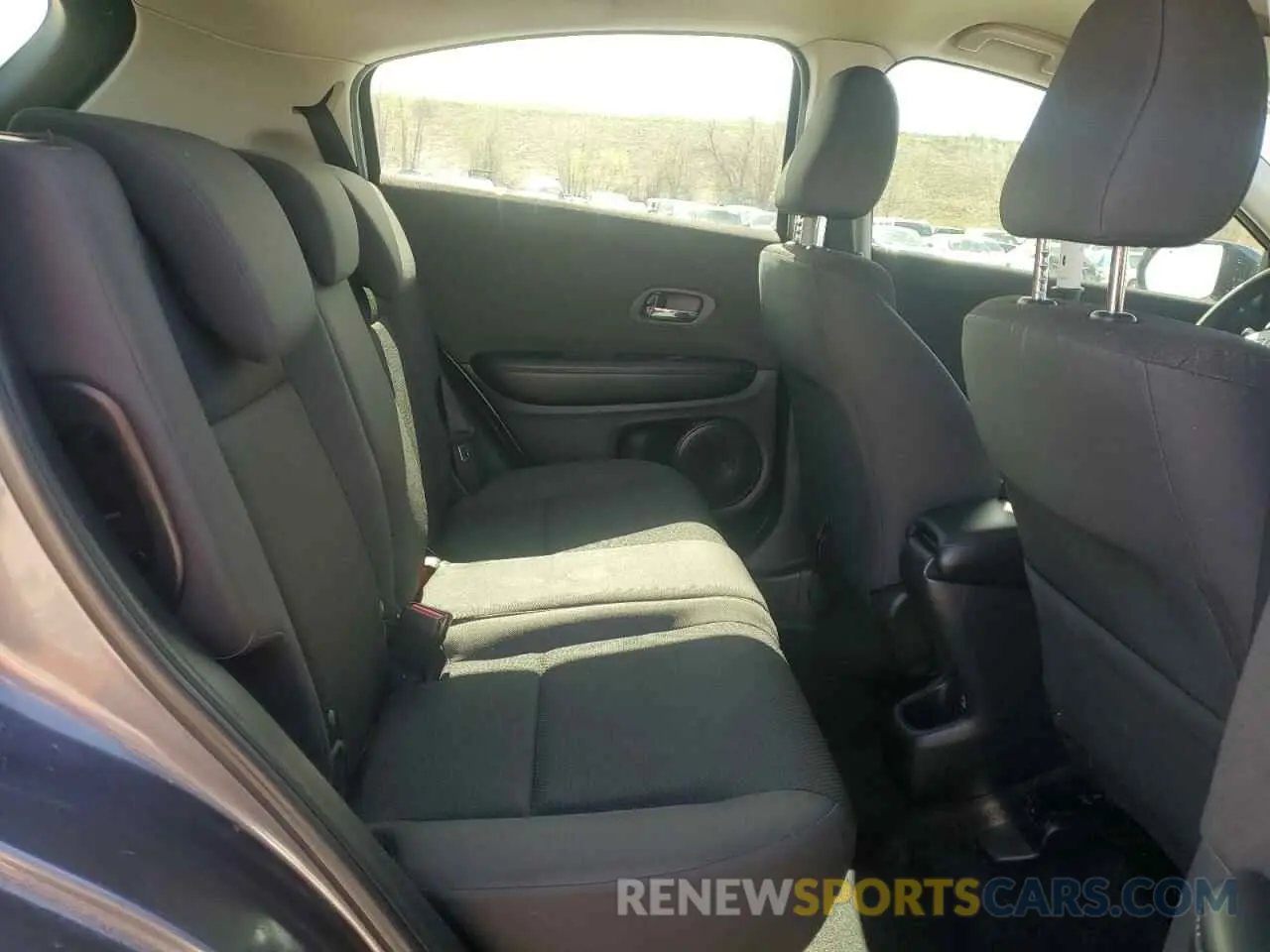 11 Photograph of a damaged car 3CZRU6H35LM724694 HONDA HR-V 2020