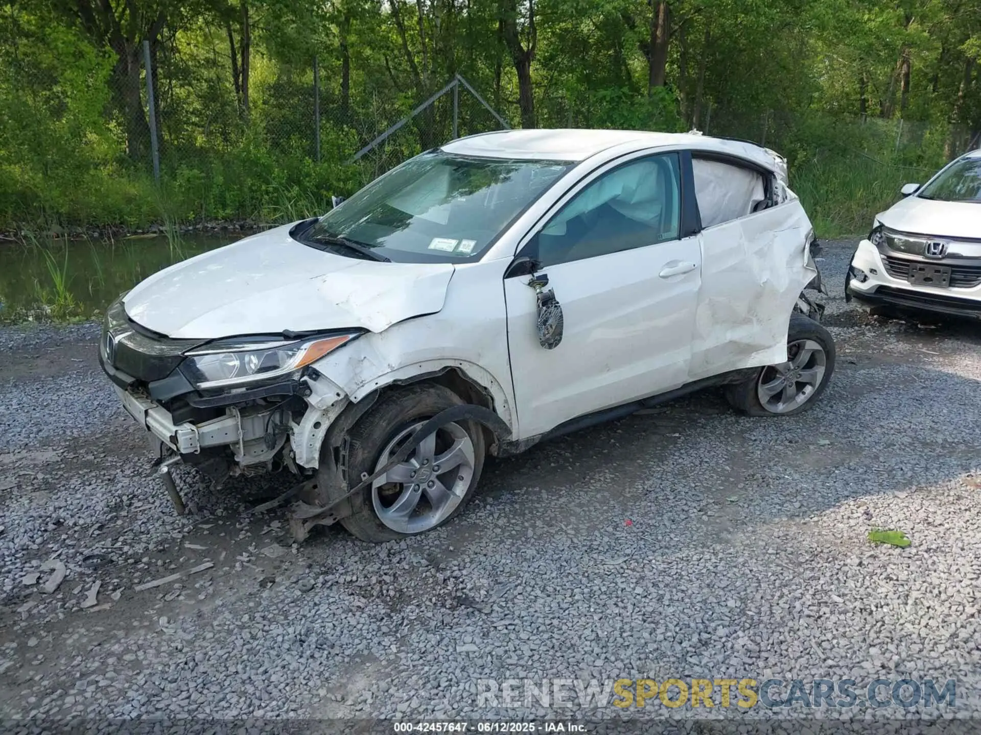 2 Photograph of a damaged car 3CZRU6H35LM732083 HONDA HR-V 2020