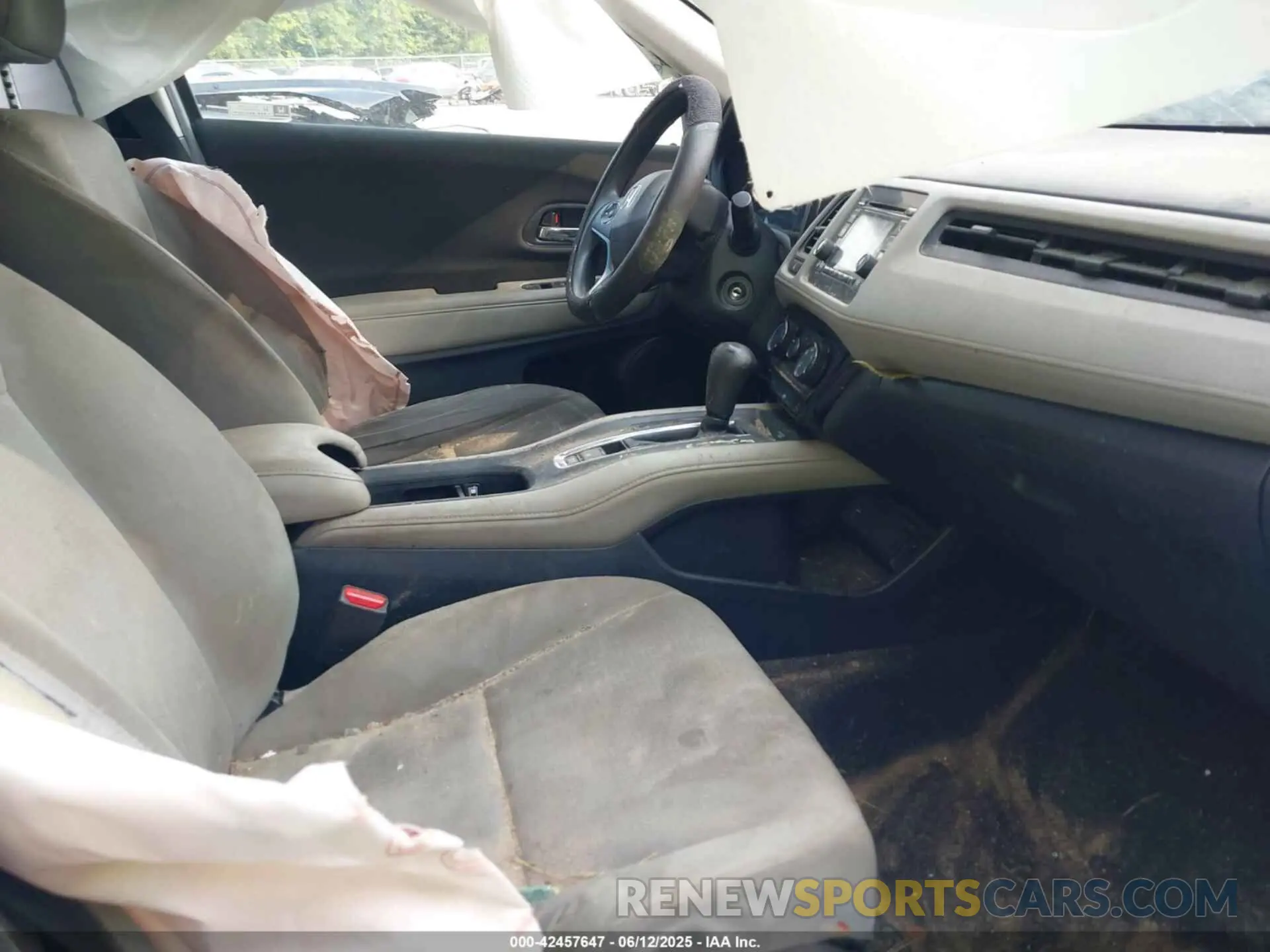 5 Photograph of a damaged car 3CZRU6H35LM732083 HONDA HR-V 2020