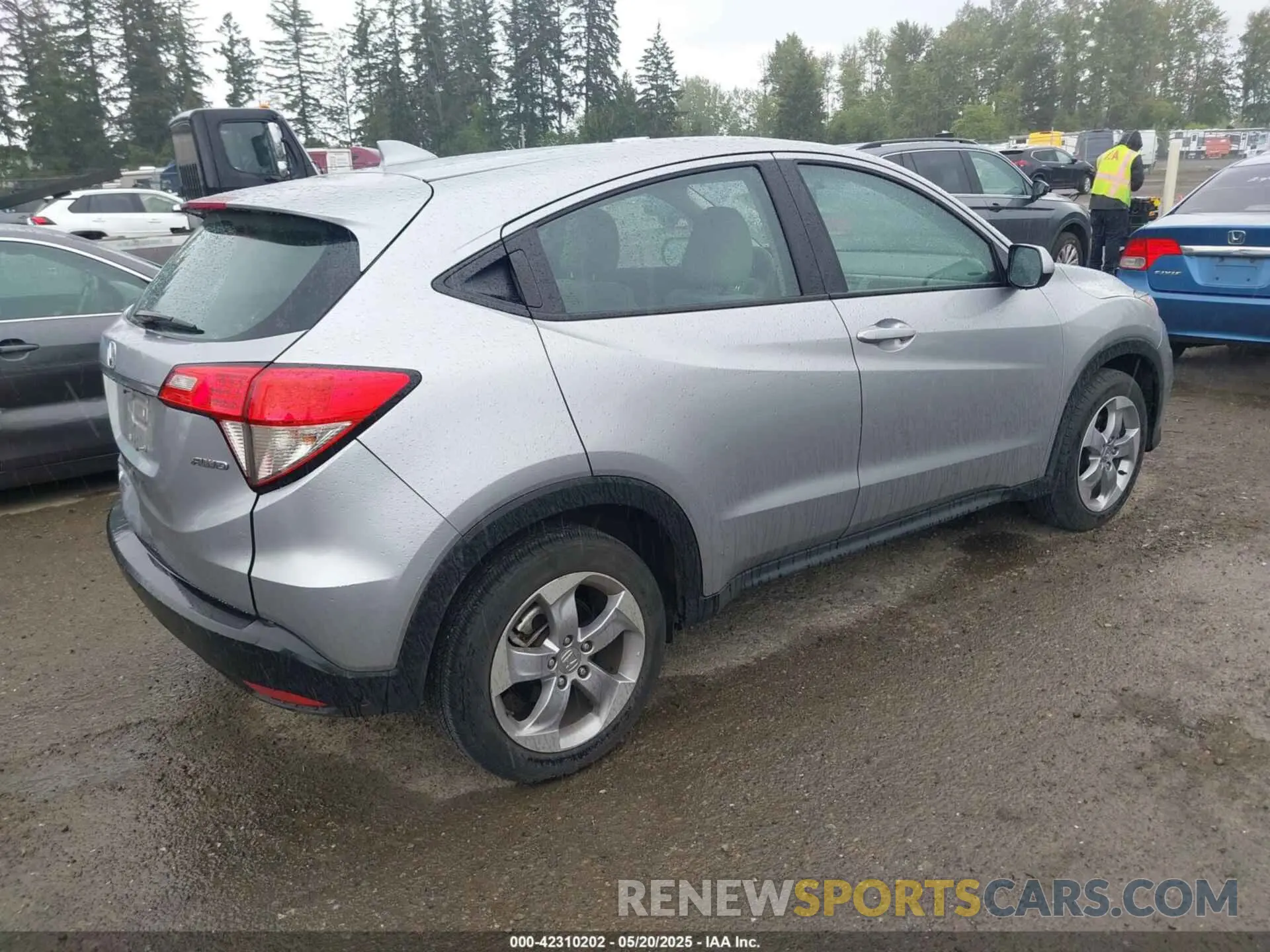 4 Photograph of a damaged car 3CZRU6H36LG700905 HONDA HR-V 2020