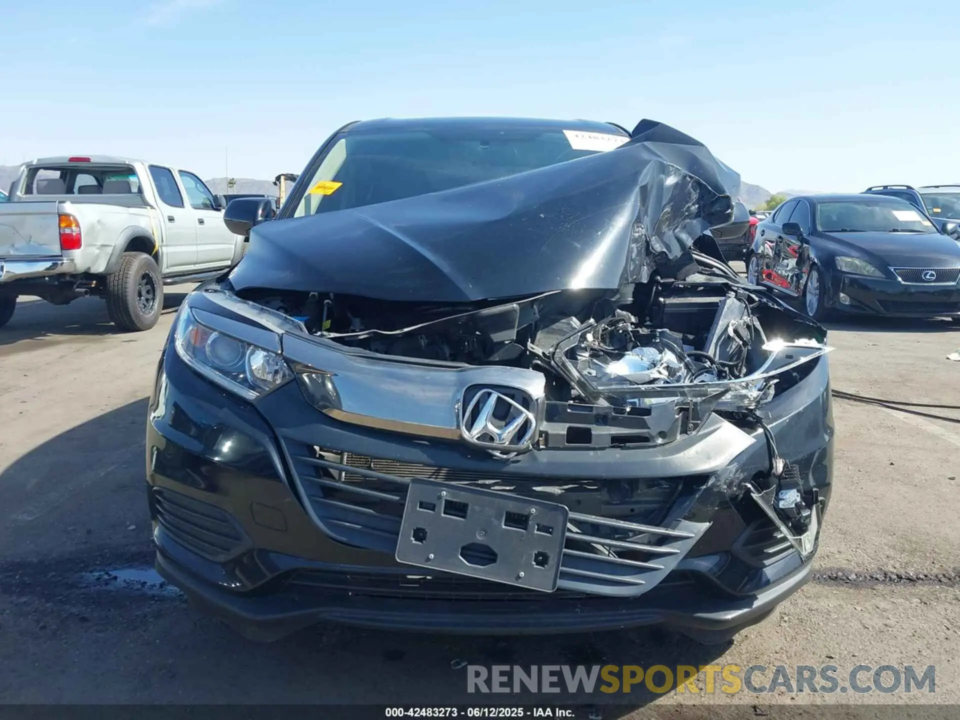 12 Photograph of a damaged car 3CZRU6H36LM717303 HONDA HR-V 2020
