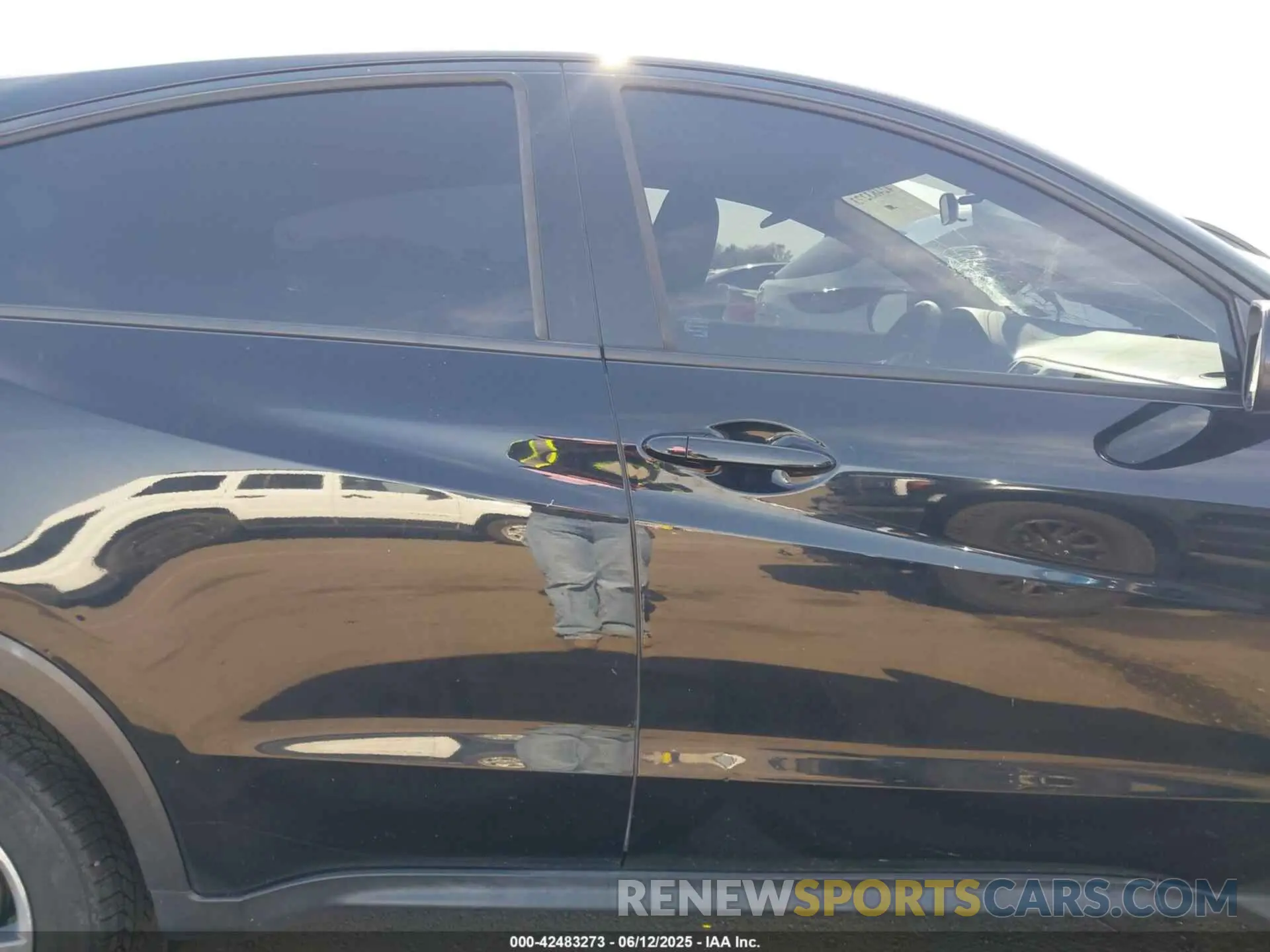 13 Photograph of a damaged car 3CZRU6H36LM717303 HONDA HR-V 2020