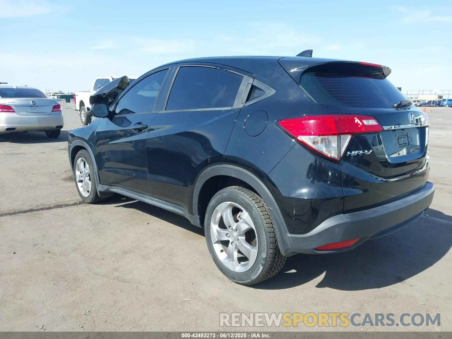 3 Photograph of a damaged car 3CZRU6H36LM717303 HONDA HR-V 2020