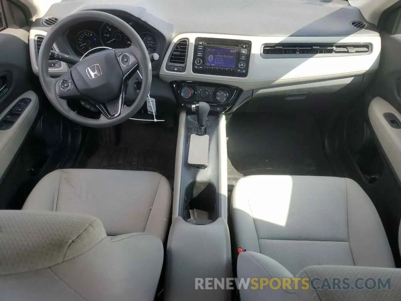 8 Photograph of a damaged car 3CZRU6H36LM722582 HONDA HR-V 2020