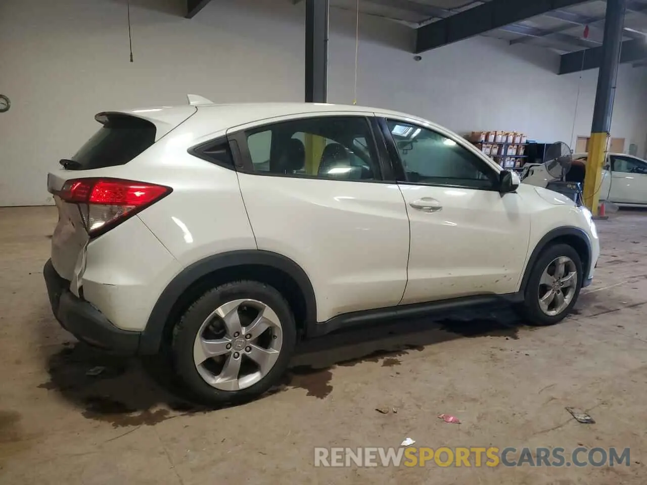 3 Photograph of a damaged car 3CZRU6H36LM723246 HONDA HR-V 2020