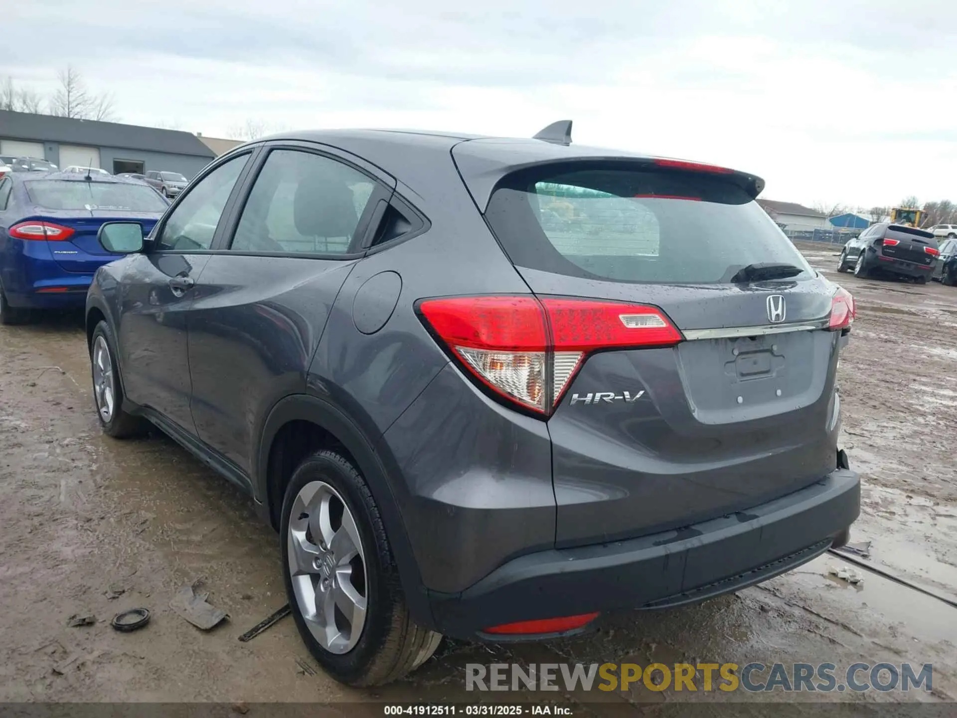 3 Photograph of a damaged car 3CZRU6H37LM738337 HONDA HR-V 2020