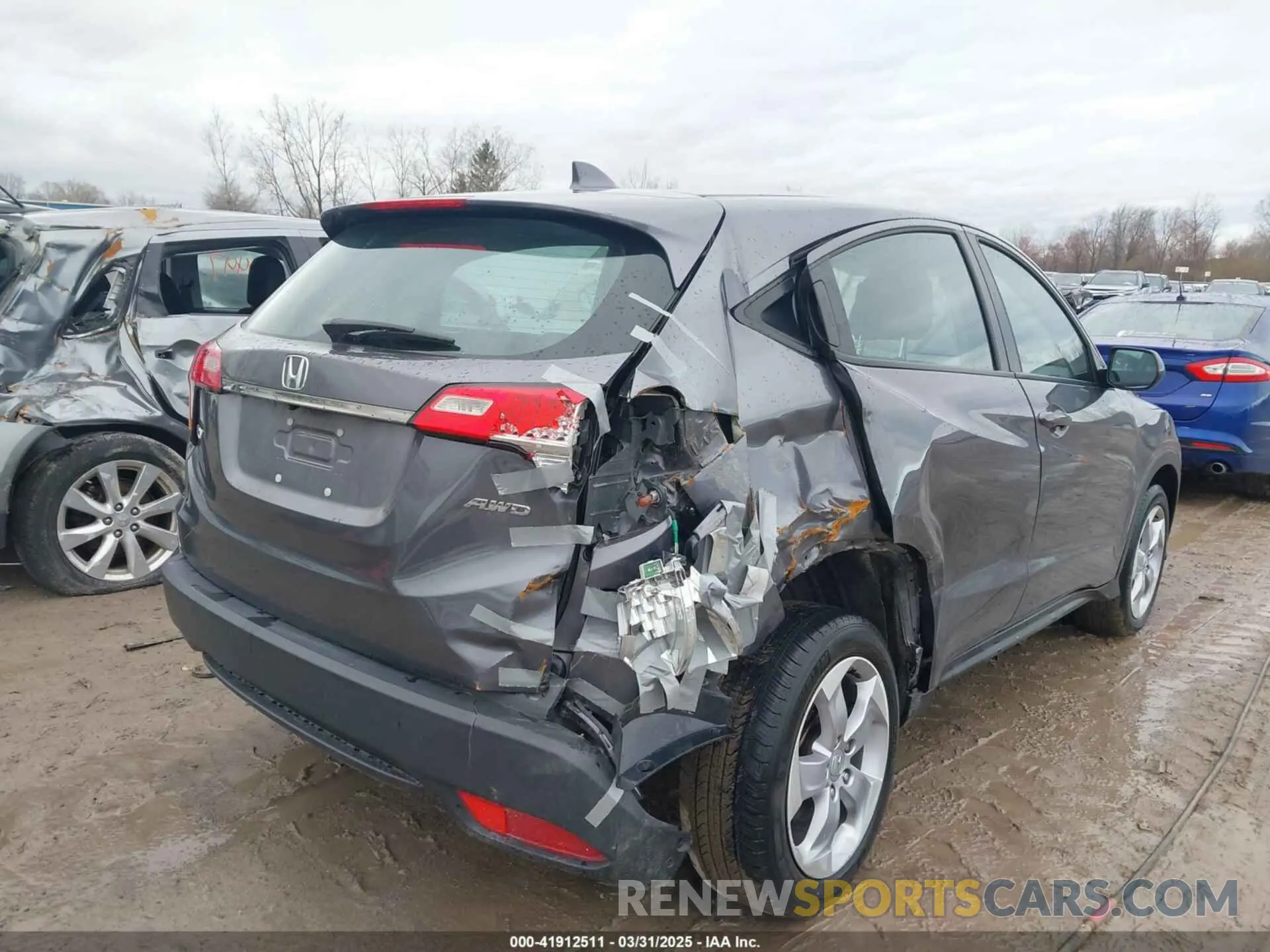 4 Photograph of a damaged car 3CZRU6H37LM738337 HONDA HR-V 2020