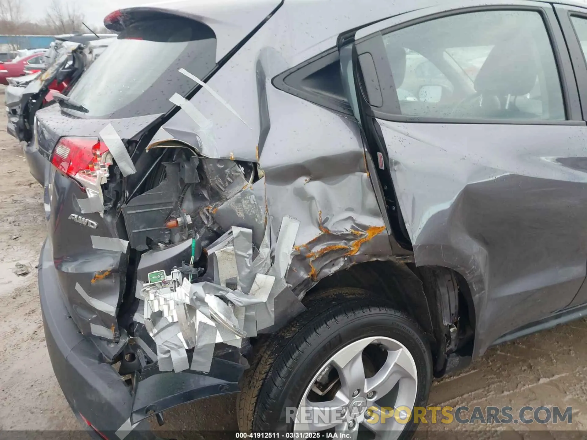 6 Photograph of a damaged car 3CZRU6H37LM738337 HONDA HR-V 2020