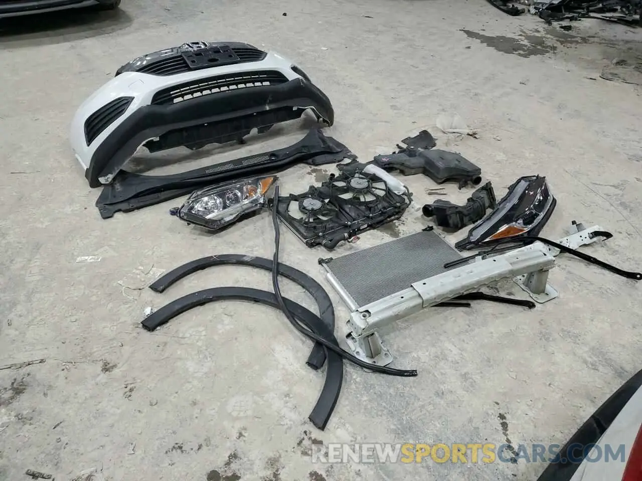 13 Photograph of a damaged car 3CZRU6H38LM708117 HONDA HR-V 2020