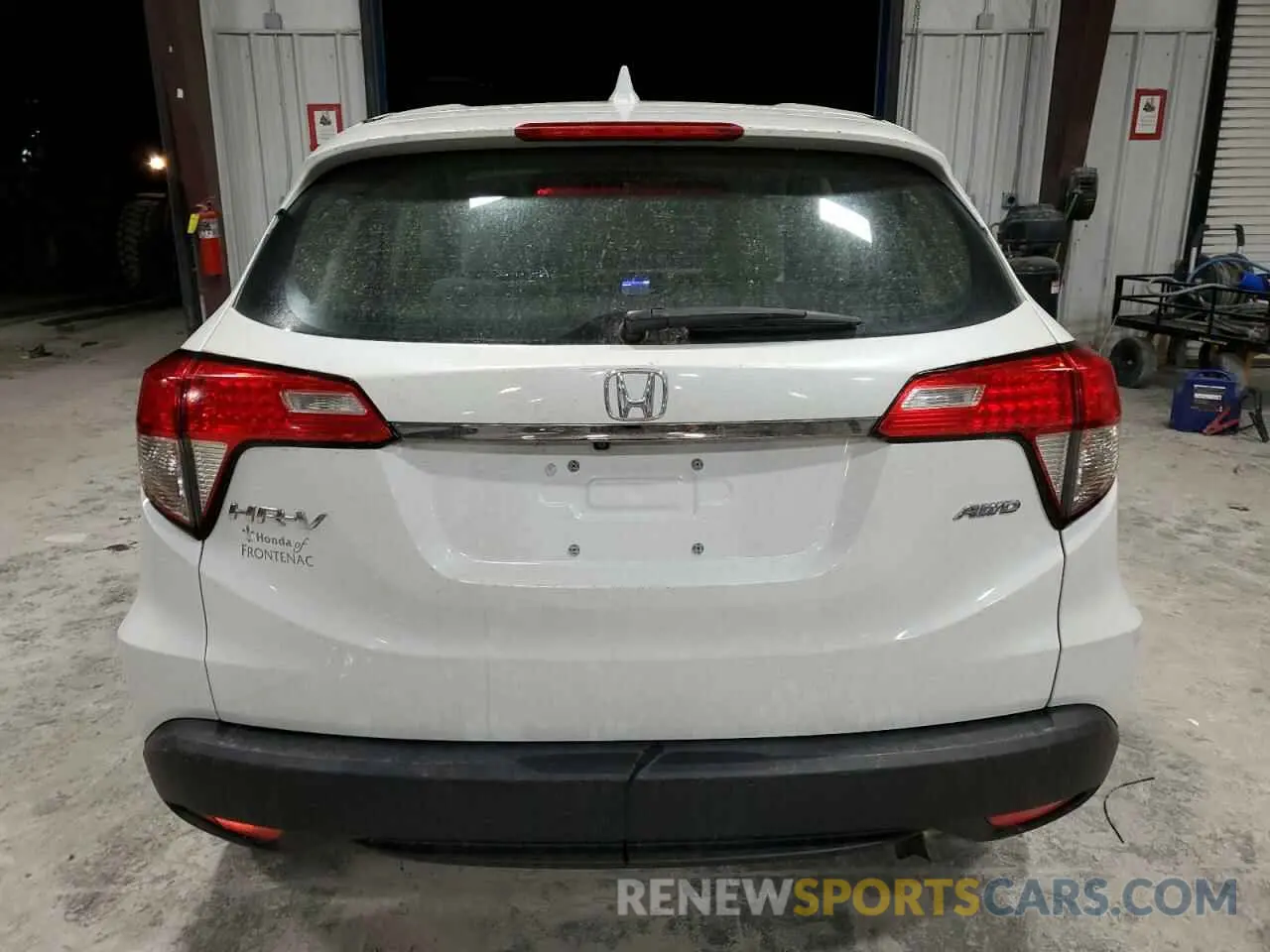 6 Photograph of a damaged car 3CZRU6H38LM708117 HONDA HR-V 2020