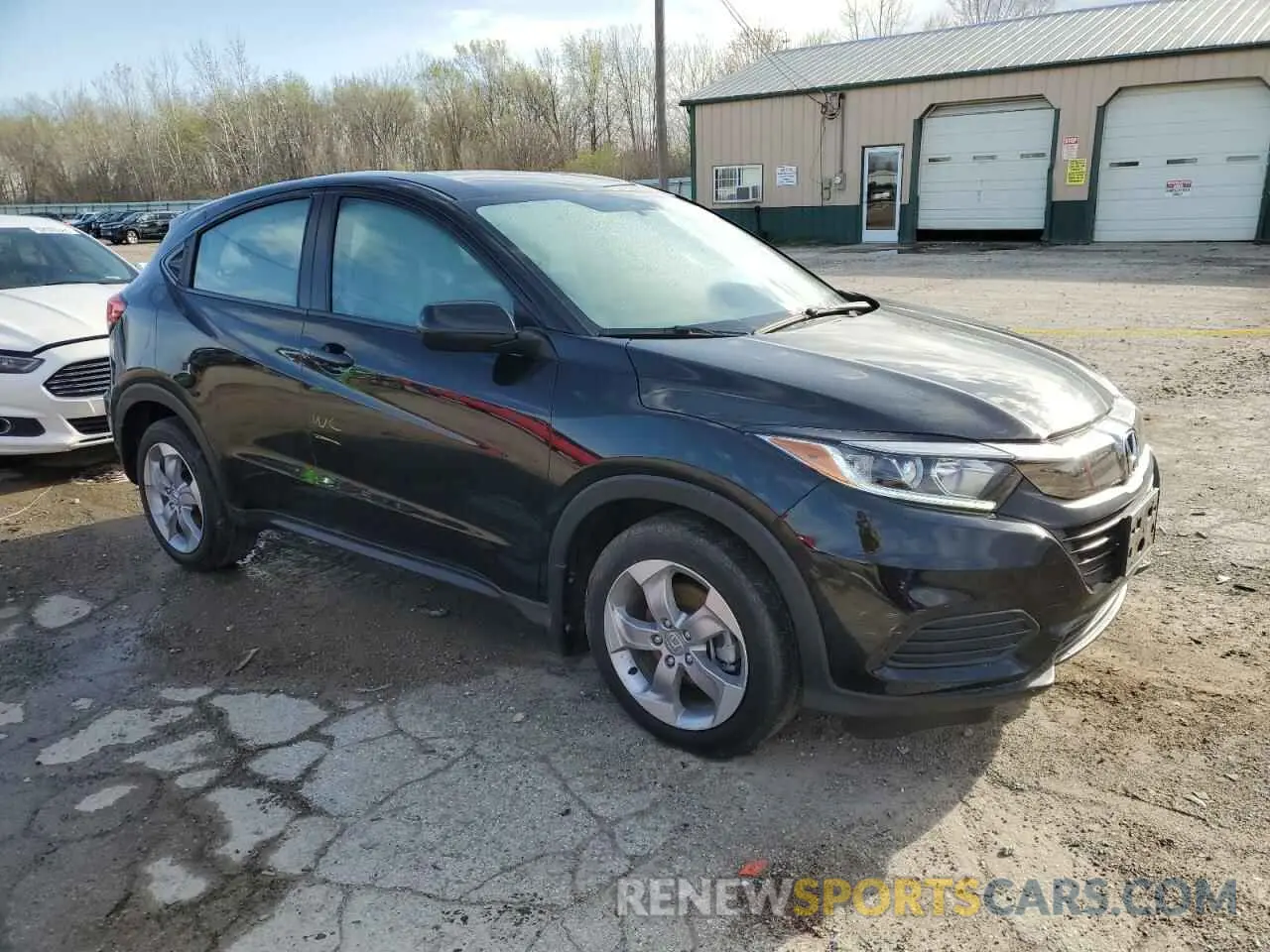 4 Photograph of a damaged car 3CZRU6H38LM724608 HONDA HR-V 2020