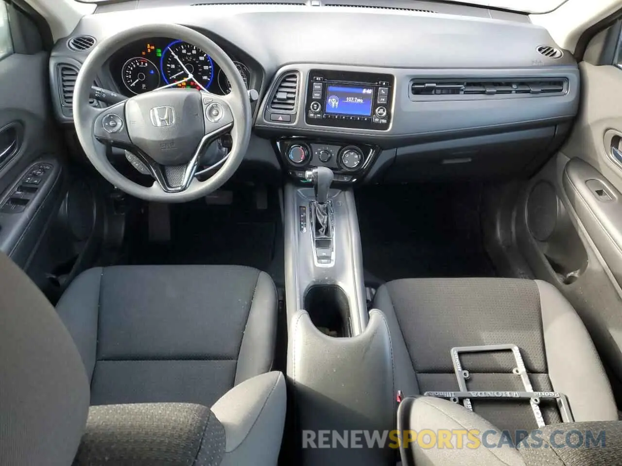 8 Photograph of a damaged car 3CZRU6H38LM724608 HONDA HR-V 2020