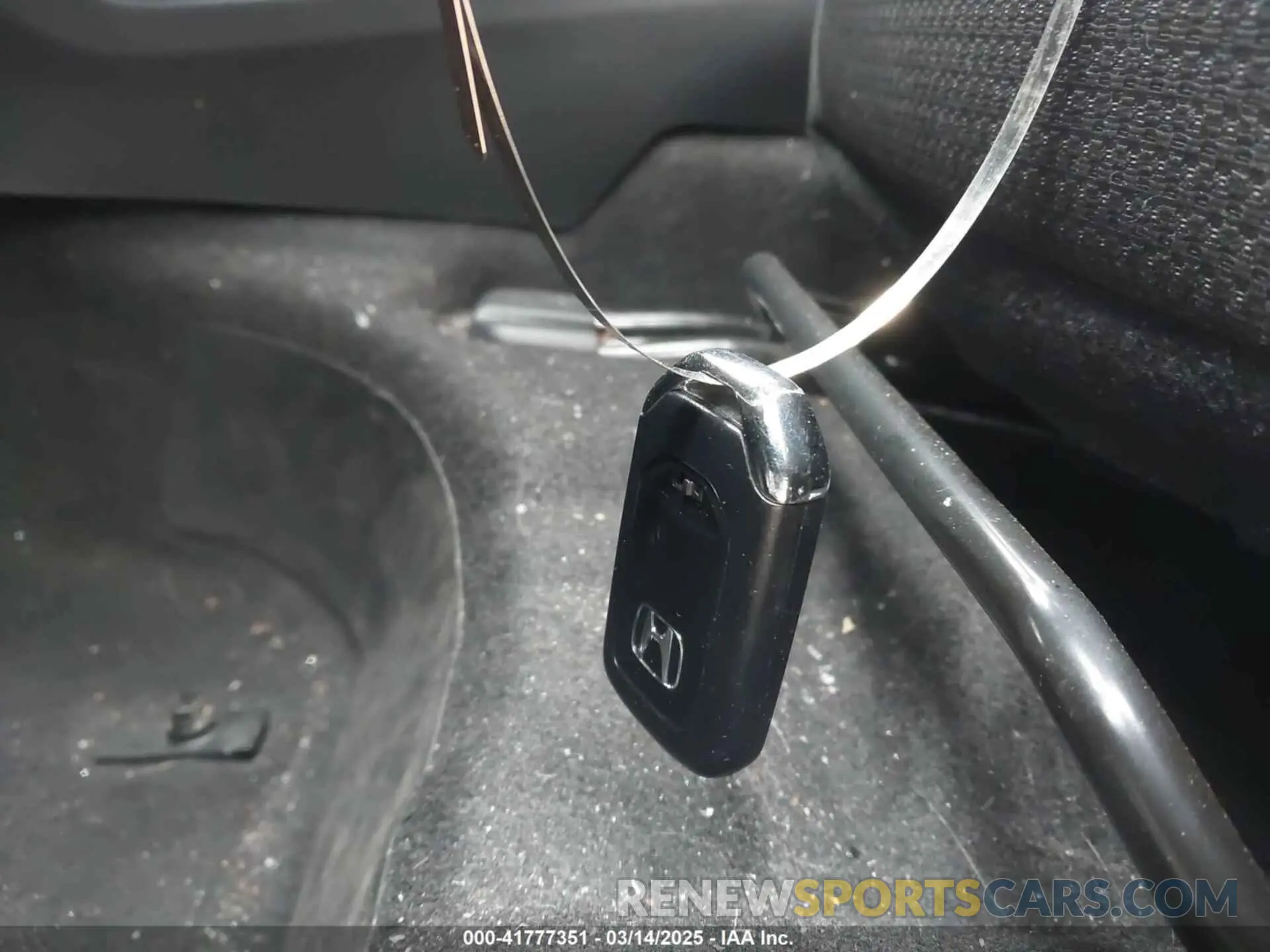 11 Photograph of a damaged car 3CZRU6H52LM723603 HONDA HR-V 2020