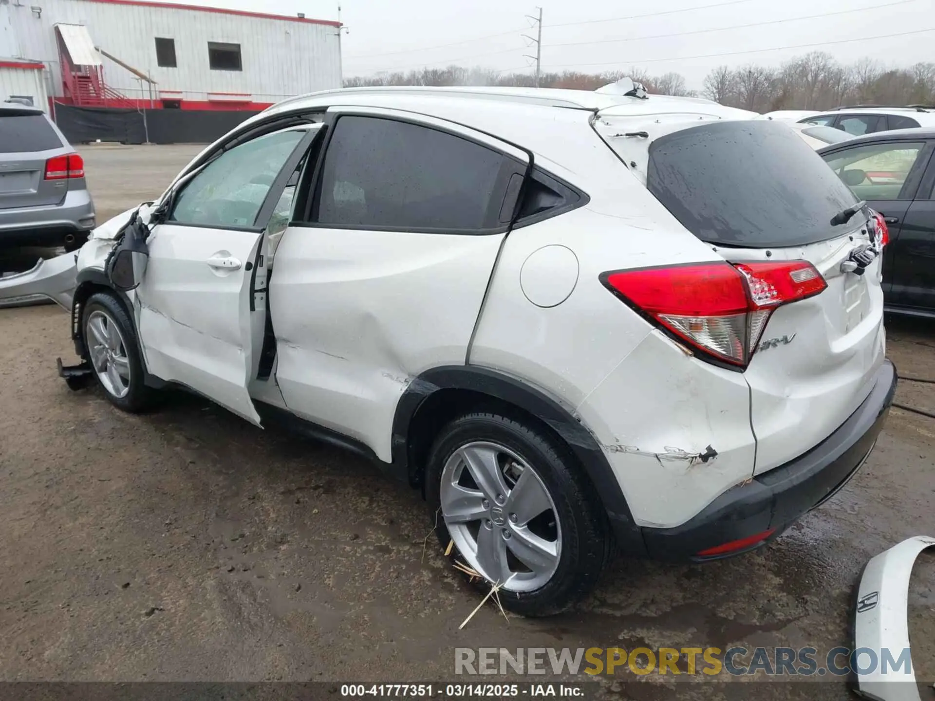 3 Photograph of a damaged car 3CZRU6H52LM723603 HONDA HR-V 2020