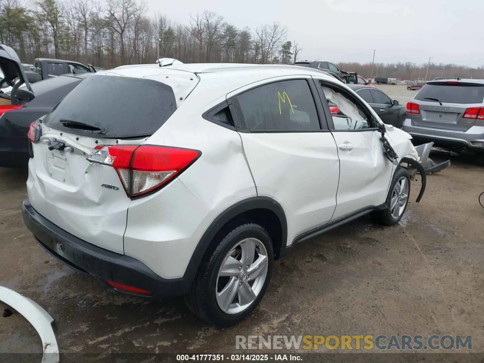 4 Photograph of a damaged car 3CZRU6H52LM723603 HONDA HR-V 2020