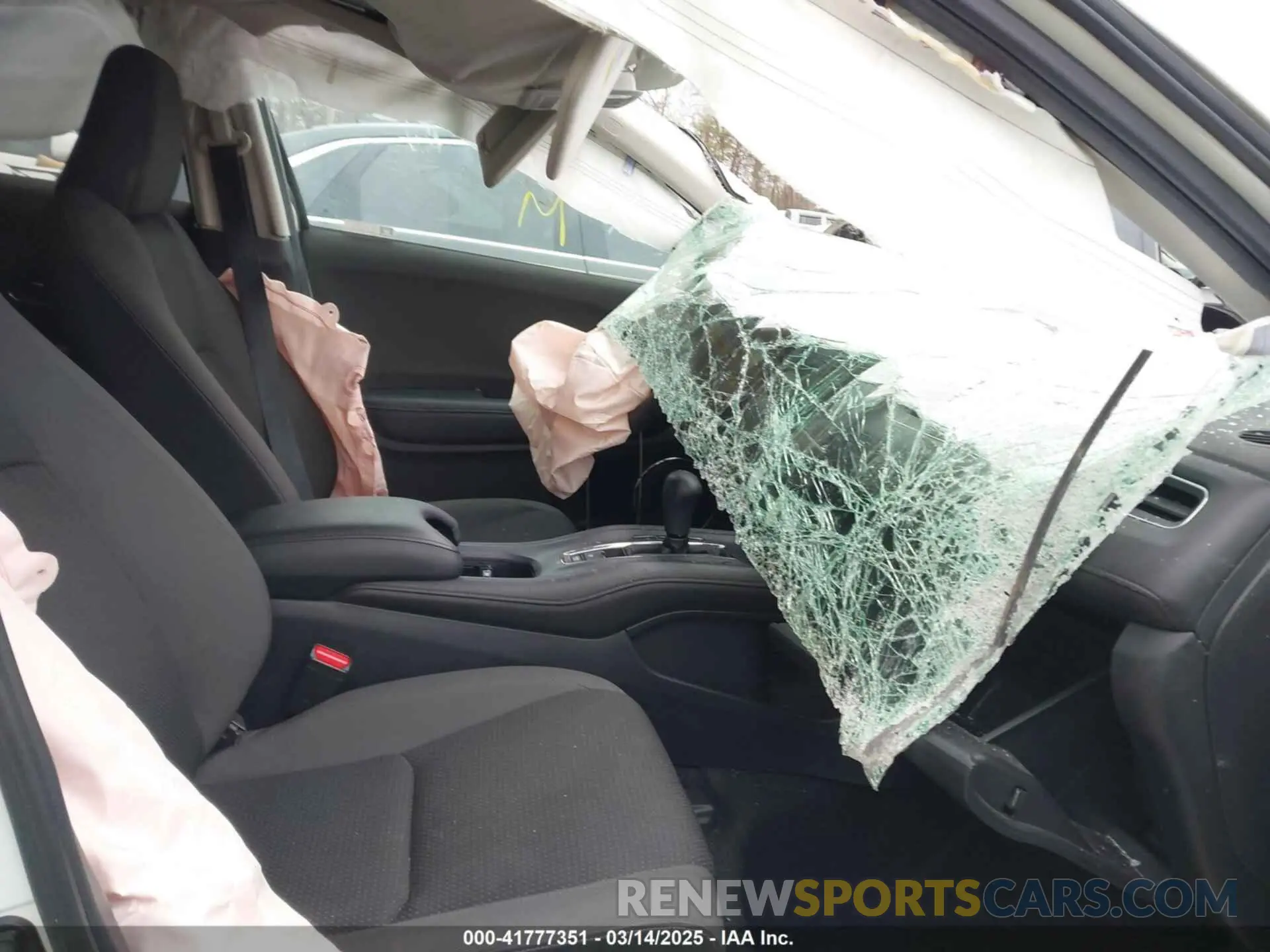 5 Photograph of a damaged car 3CZRU6H52LM723603 HONDA HR-V 2020