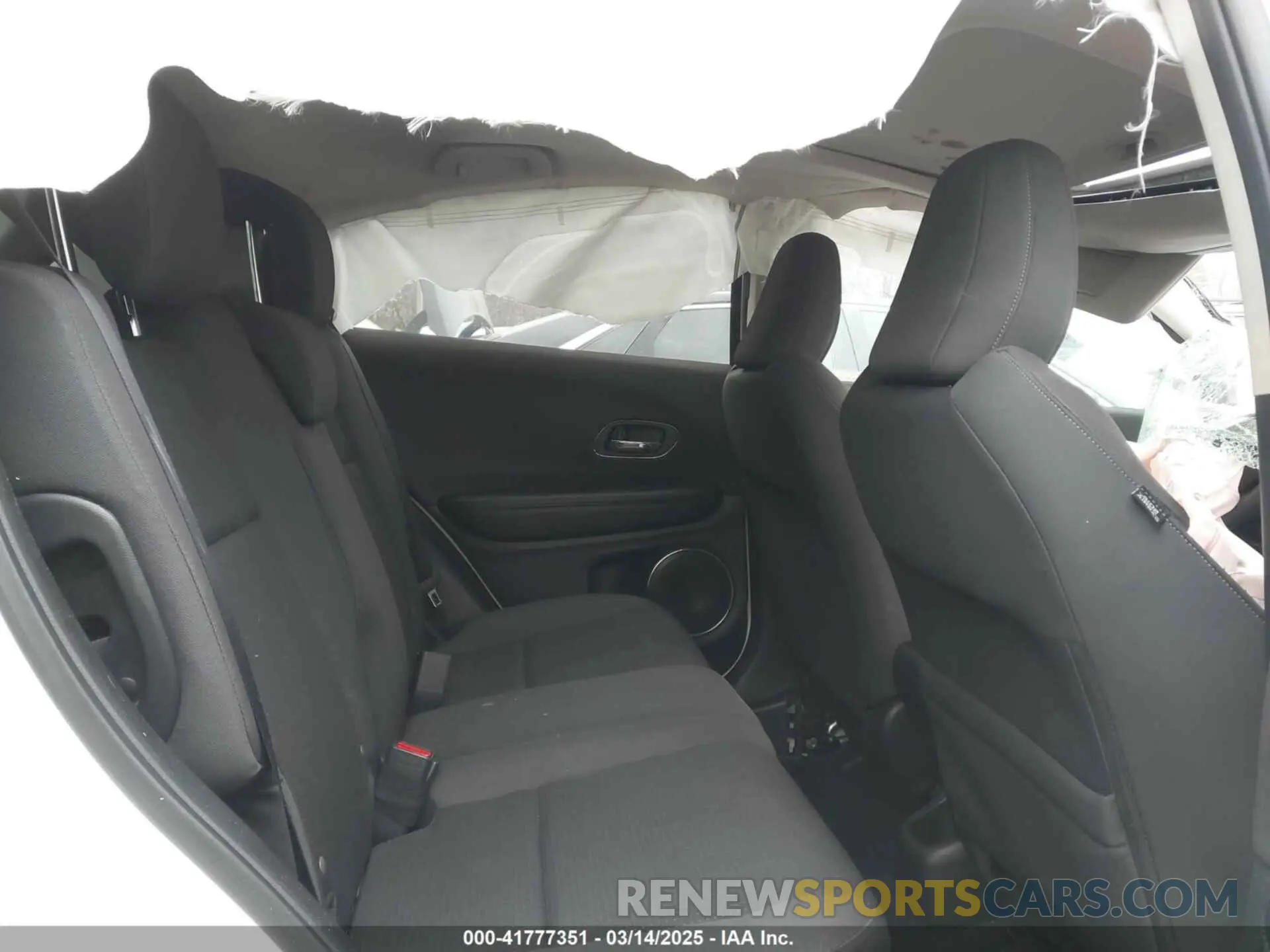 8 Photograph of a damaged car 3CZRU6H52LM723603 HONDA HR-V 2020