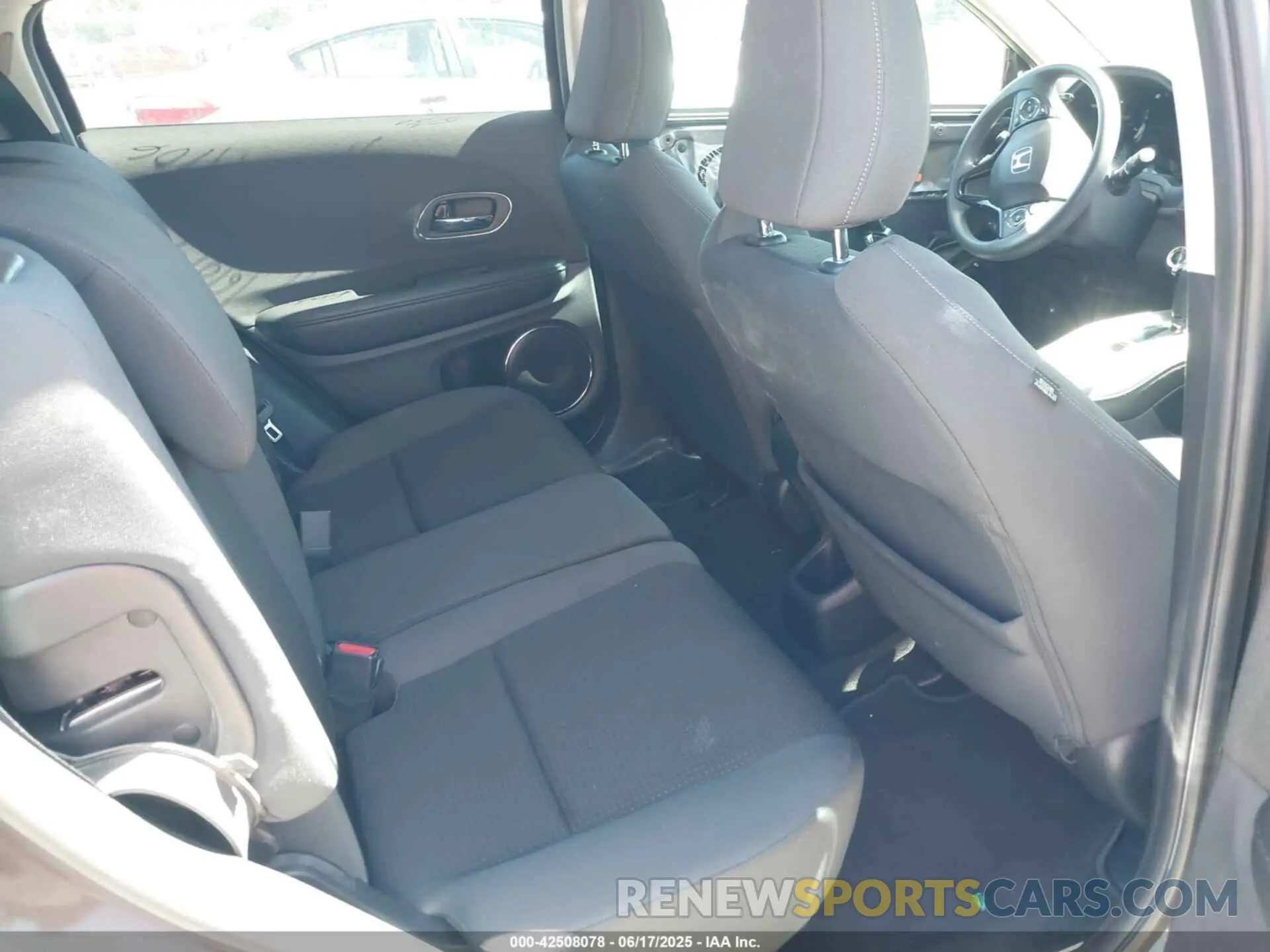 8 Фотография поврежденного автомобиля 3CZRU6H53LM715459 HONDA HR-V 2020