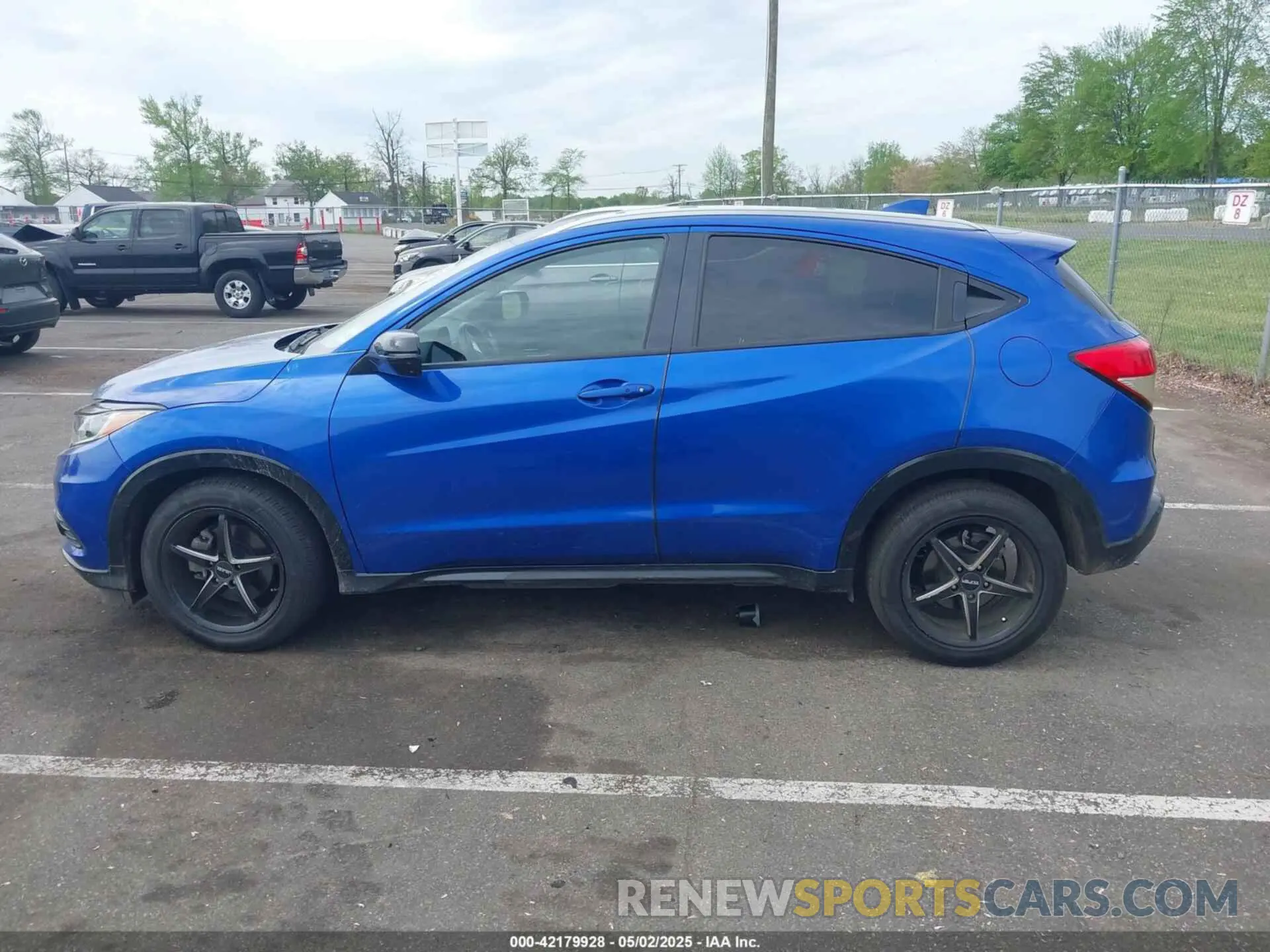 14 Photograph of a damaged car 3CZRU6H54LM733047 HONDA HR-V 2020