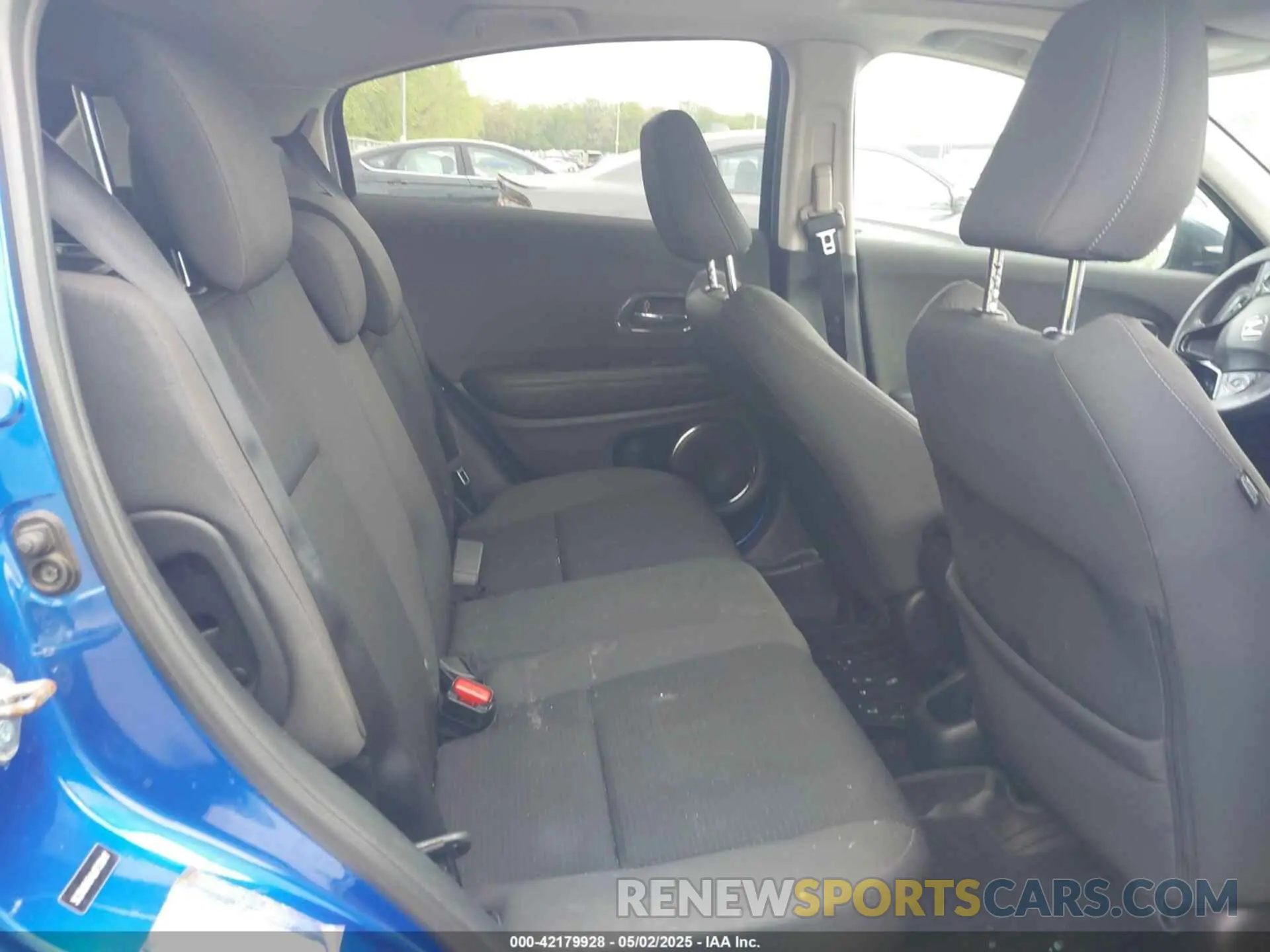 8 Photograph of a damaged car 3CZRU6H54LM733047 HONDA HR-V 2020