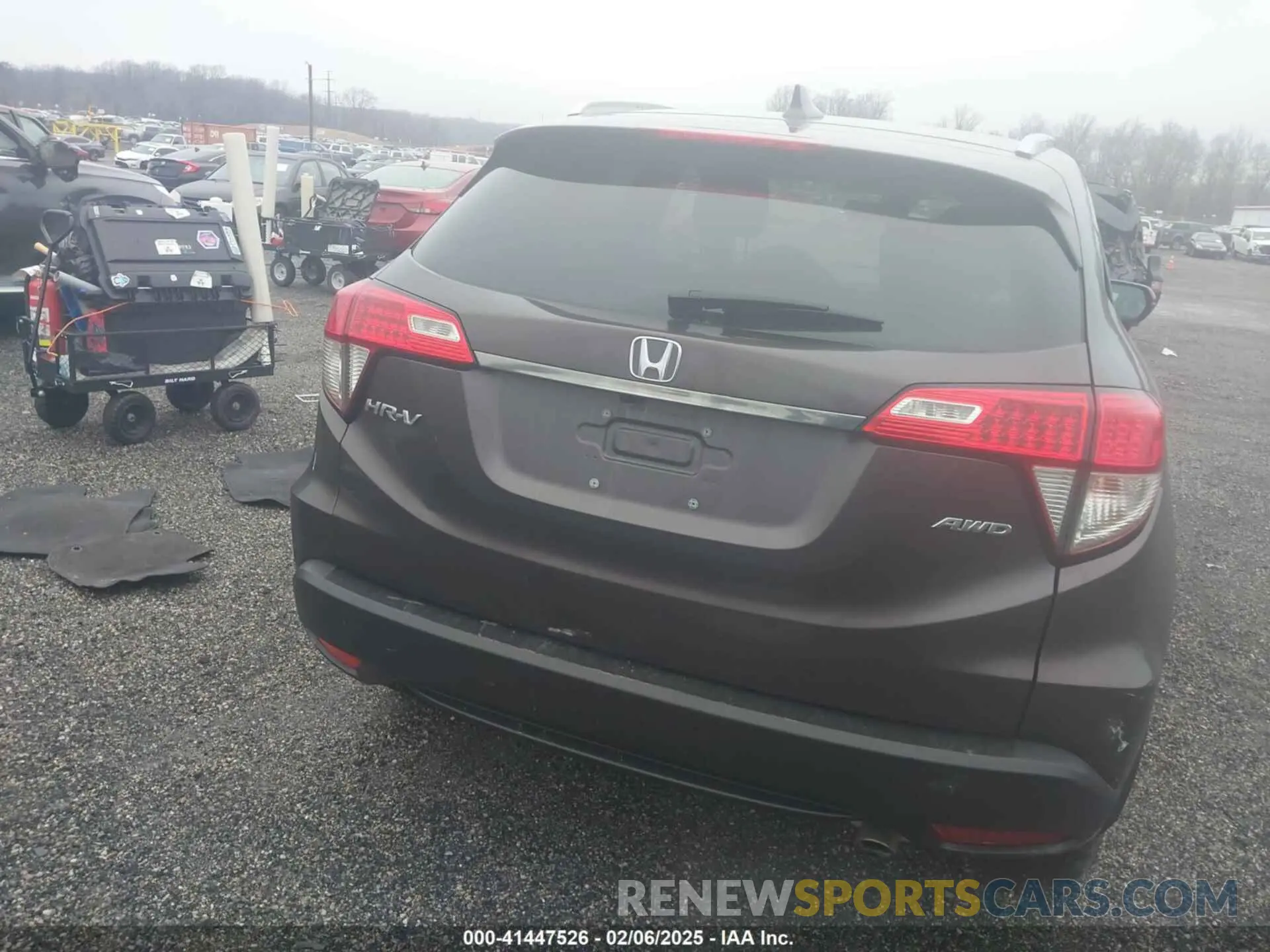 17 Photograph of a damaged car 3CZRU6H54LM735364 HONDA HR-V 2020