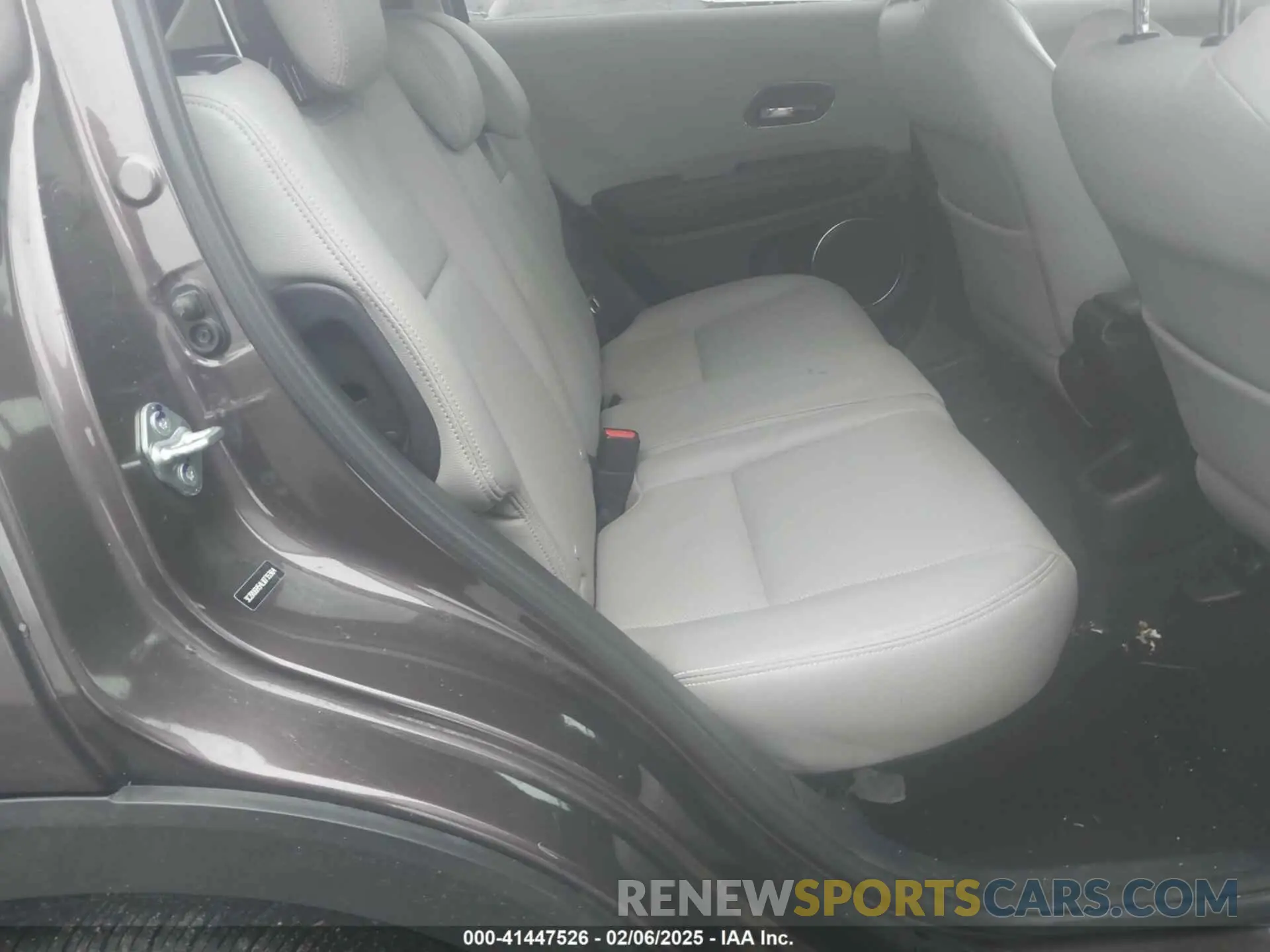 8 Photograph of a damaged car 3CZRU6H54LM735364 HONDA HR-V 2020
