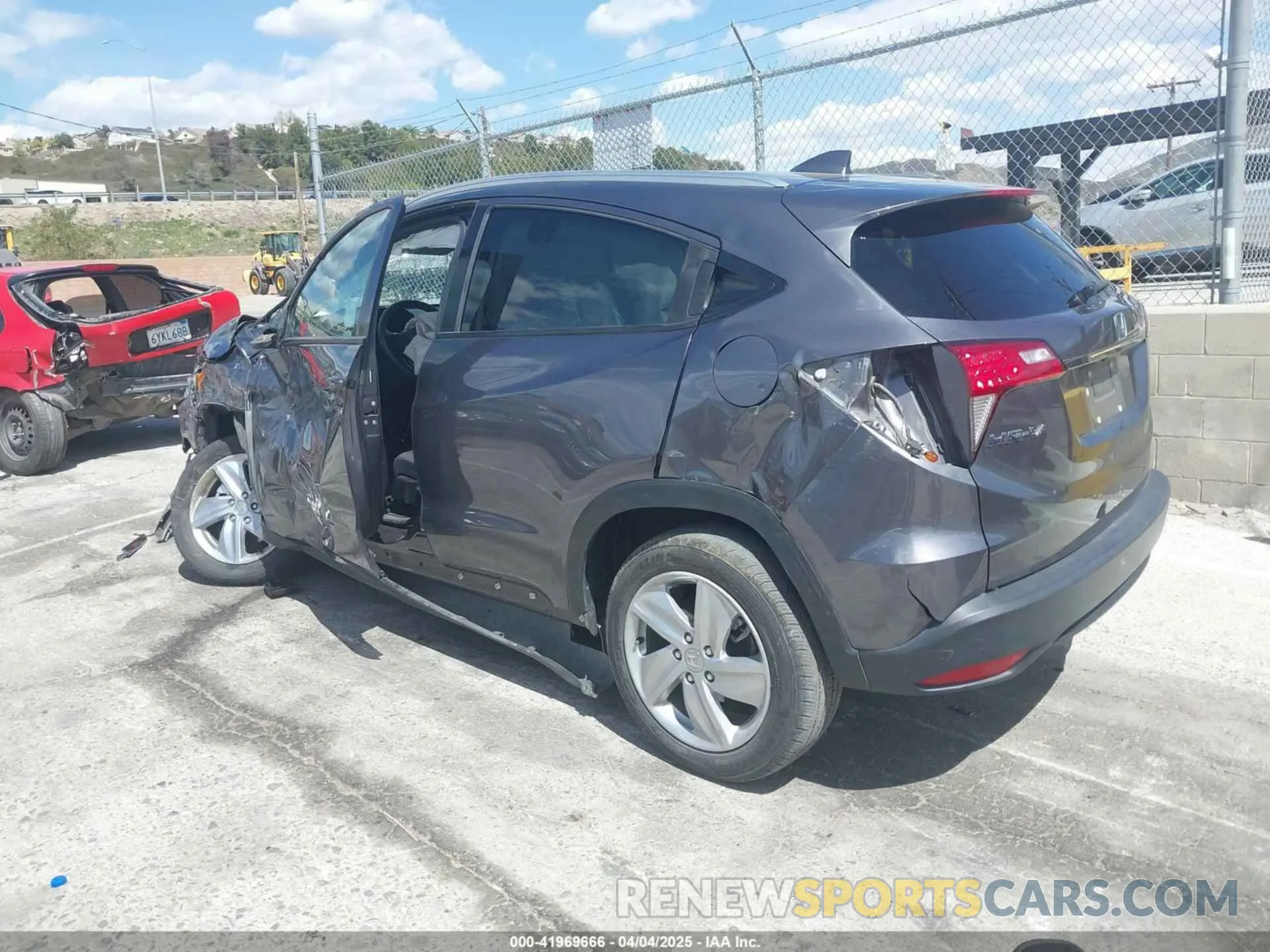 3 Фотография поврежденного автомобиля 3CZRU6H56LM705475 HONDA HR-V 2020